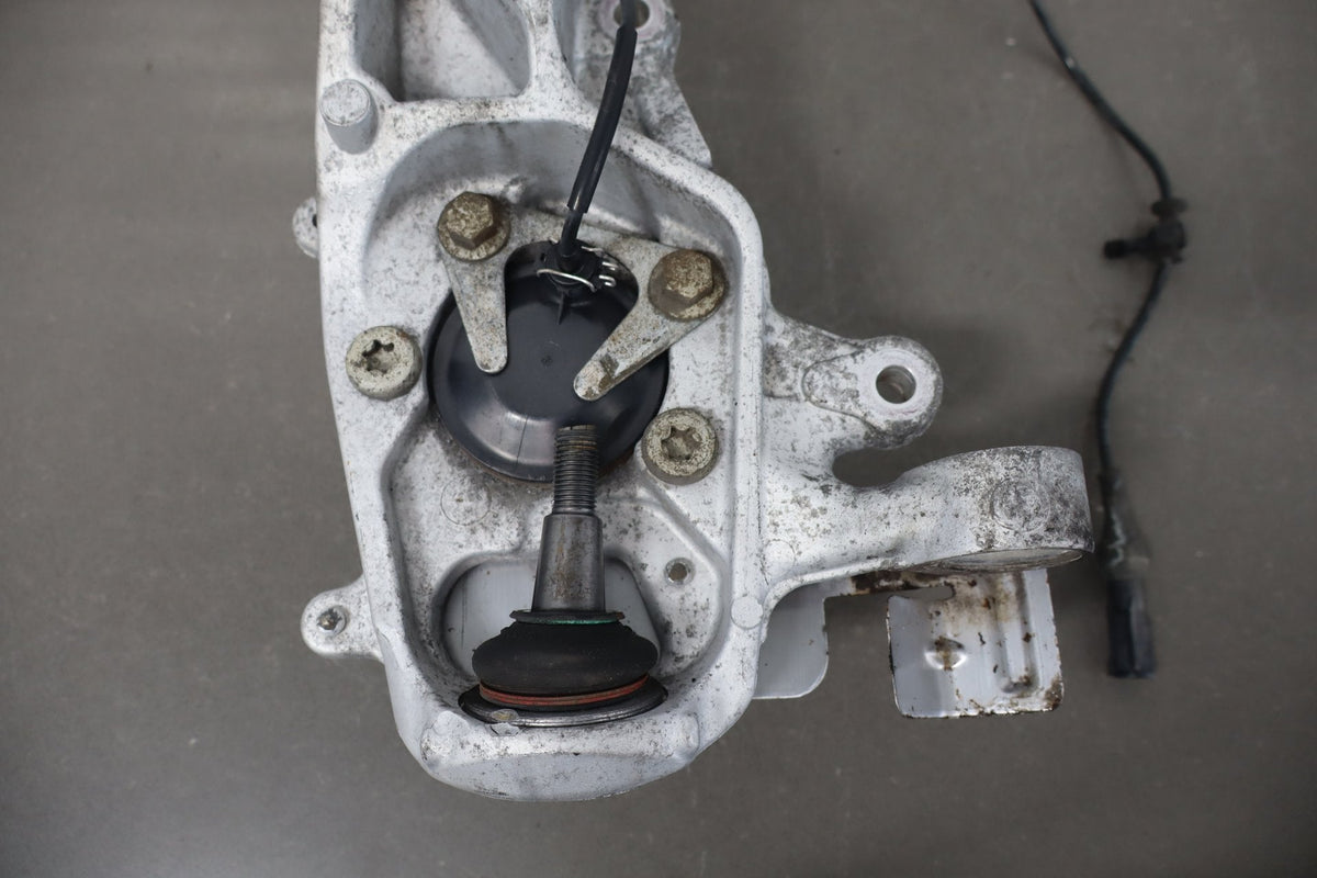 2010-2013 Jaguar XJ L Portfolio Right Front Spindle