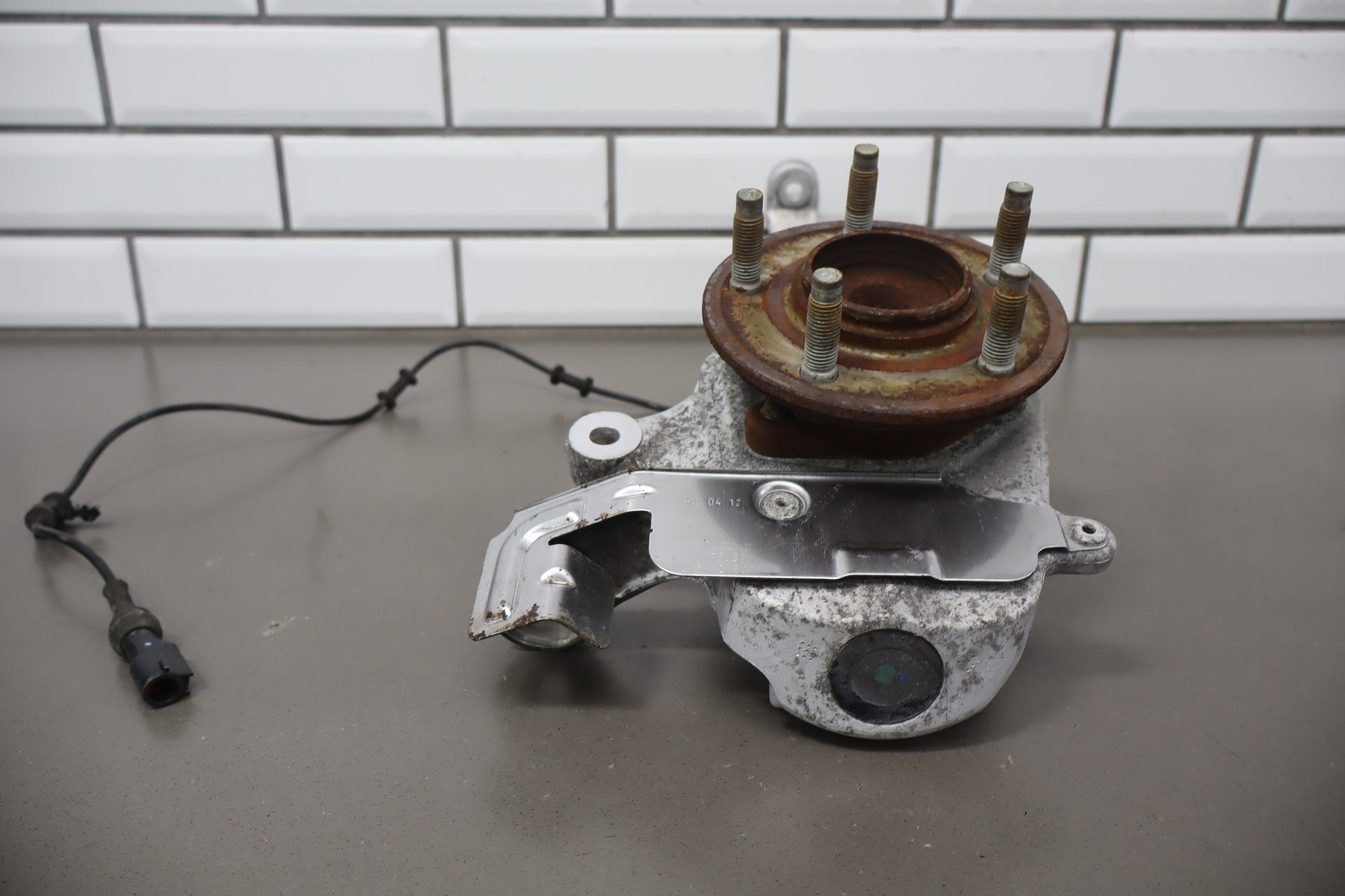 2010-2013 Jaguar XJ L Portfolio Right Front Spindle