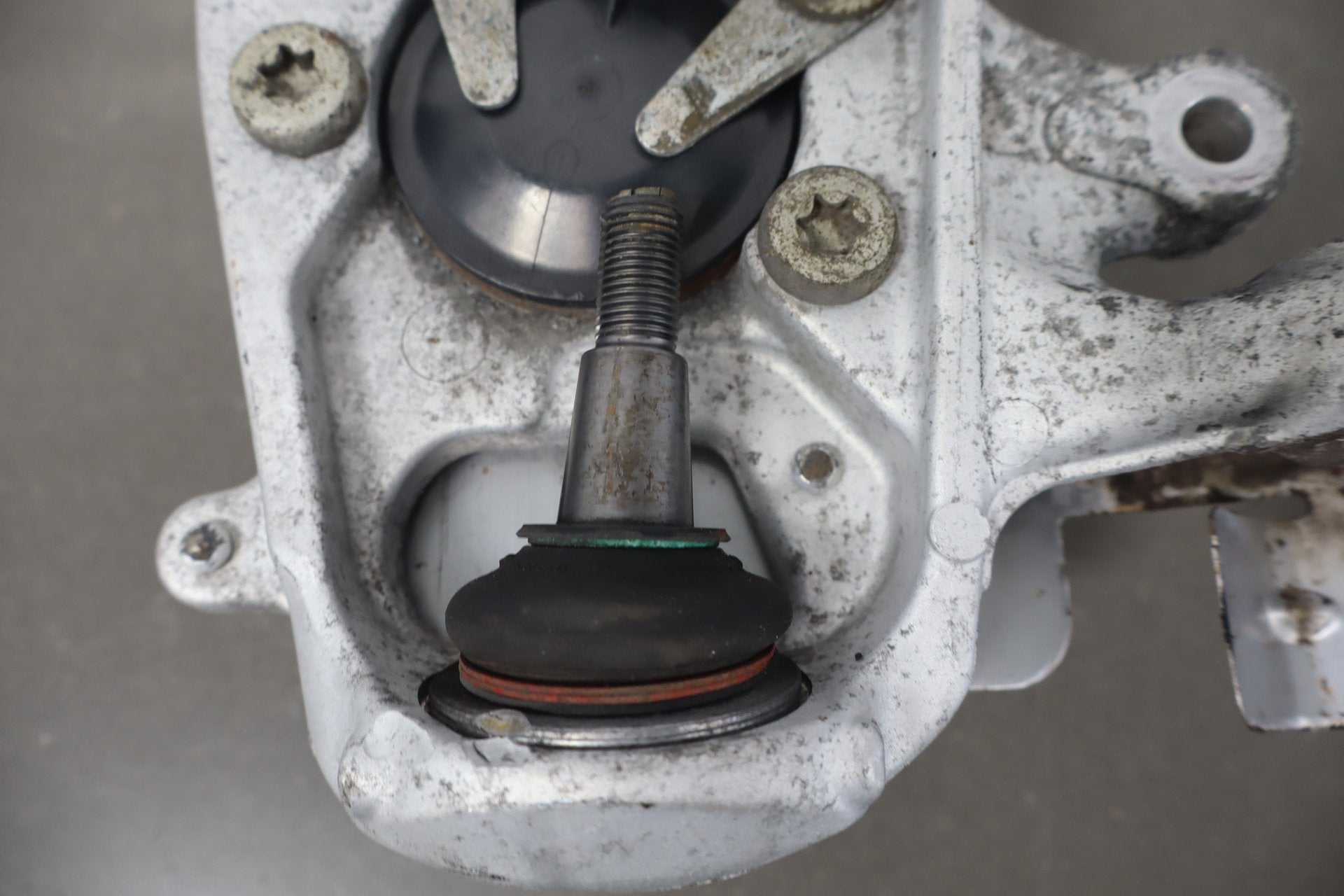 2010-2013 Jaguar XJ L Portfolio Right Front Spindle