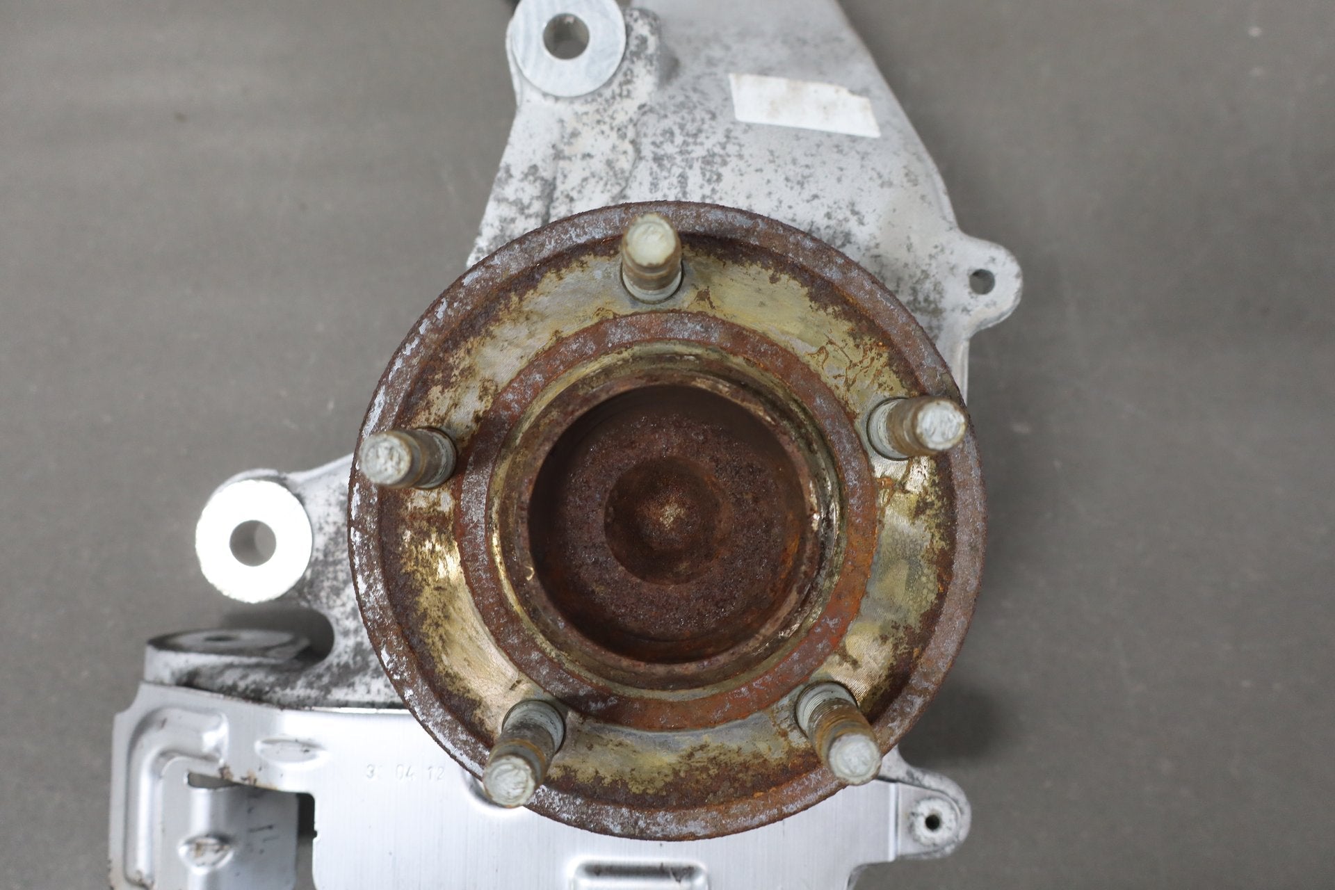 2010-2013 Jaguar XJ L Portfolio Right Front Spindle