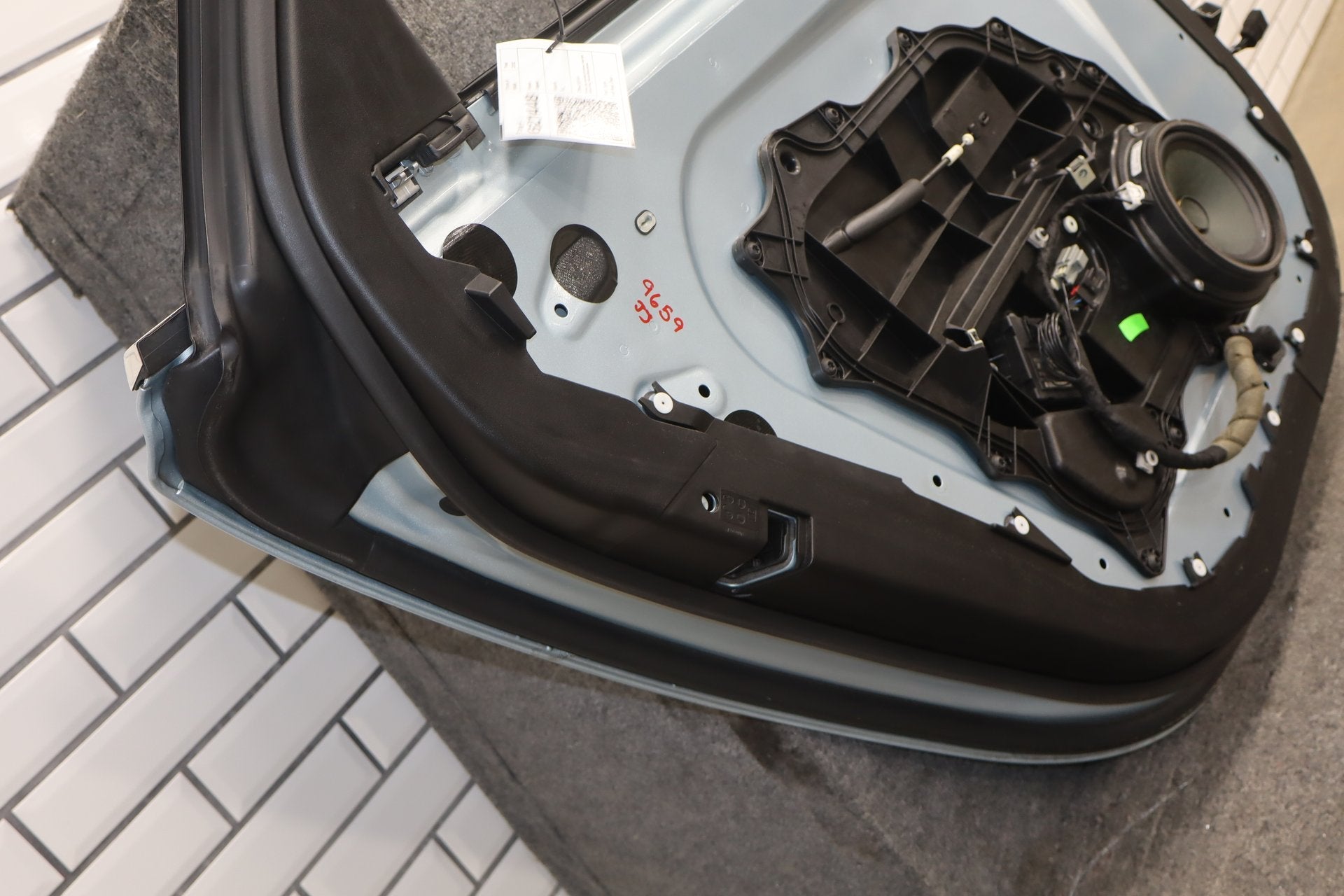 2010-2013 Jaguar XJ Left Rear Door Rhodium Silver ( RDSL )