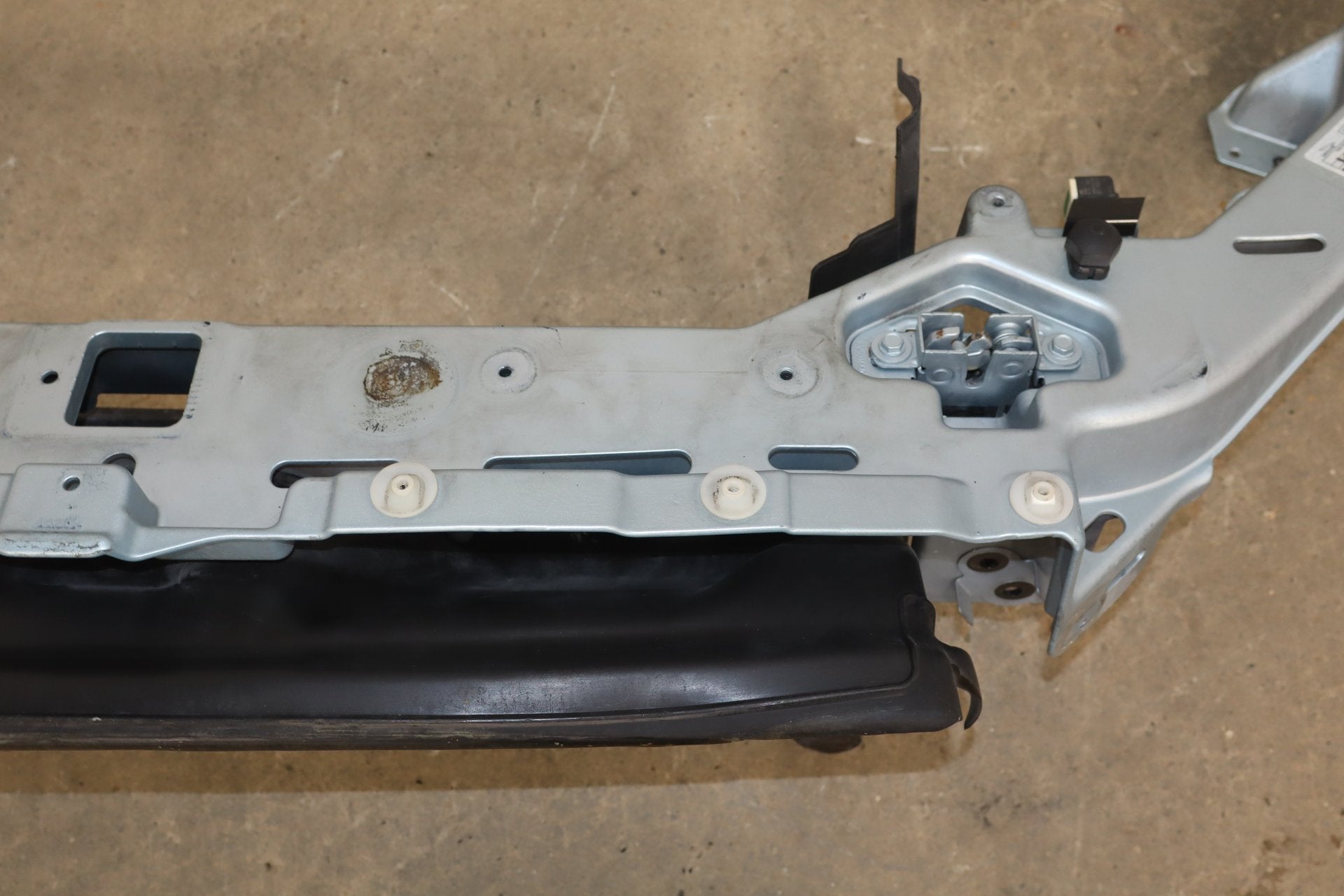 2010-2013 Jaguar XJ Radiator Core Support