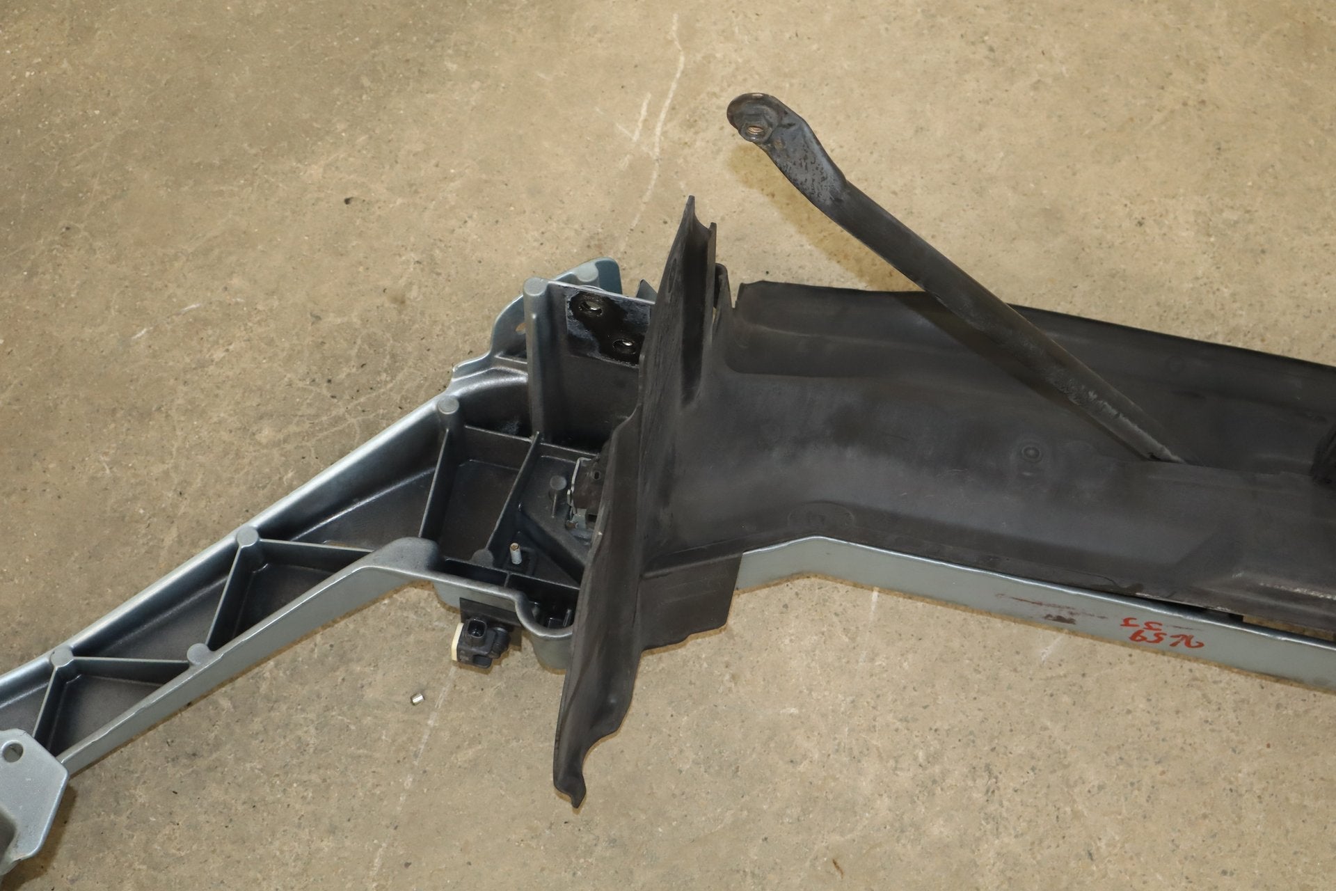 2010-2013 Jaguar XJ Radiator Core Support