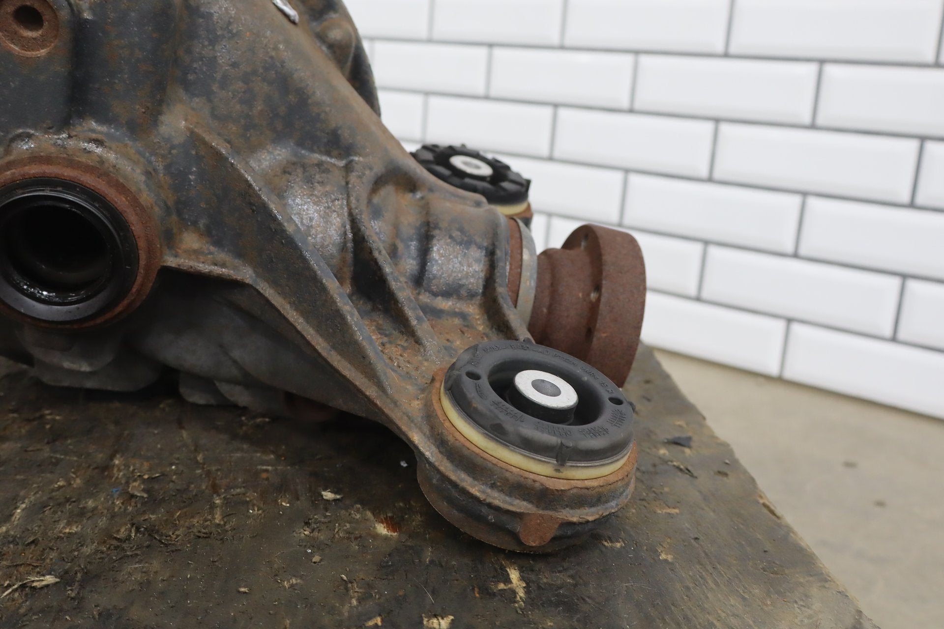 2010-2013 Jaguar XJ Rear Differential Carrier Assembly OEM 3.31 Ratio