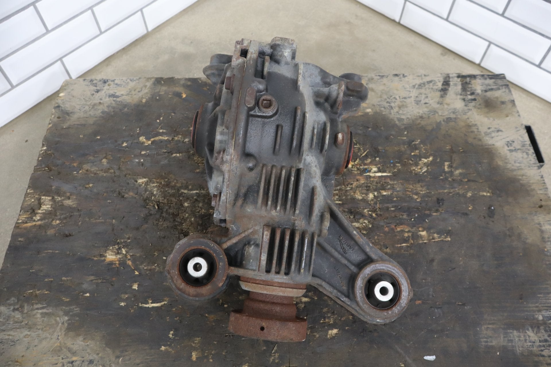 2010-2013 Jaguar XJ Rear Differential Carrier Assembly OEM 3.31 Ratio