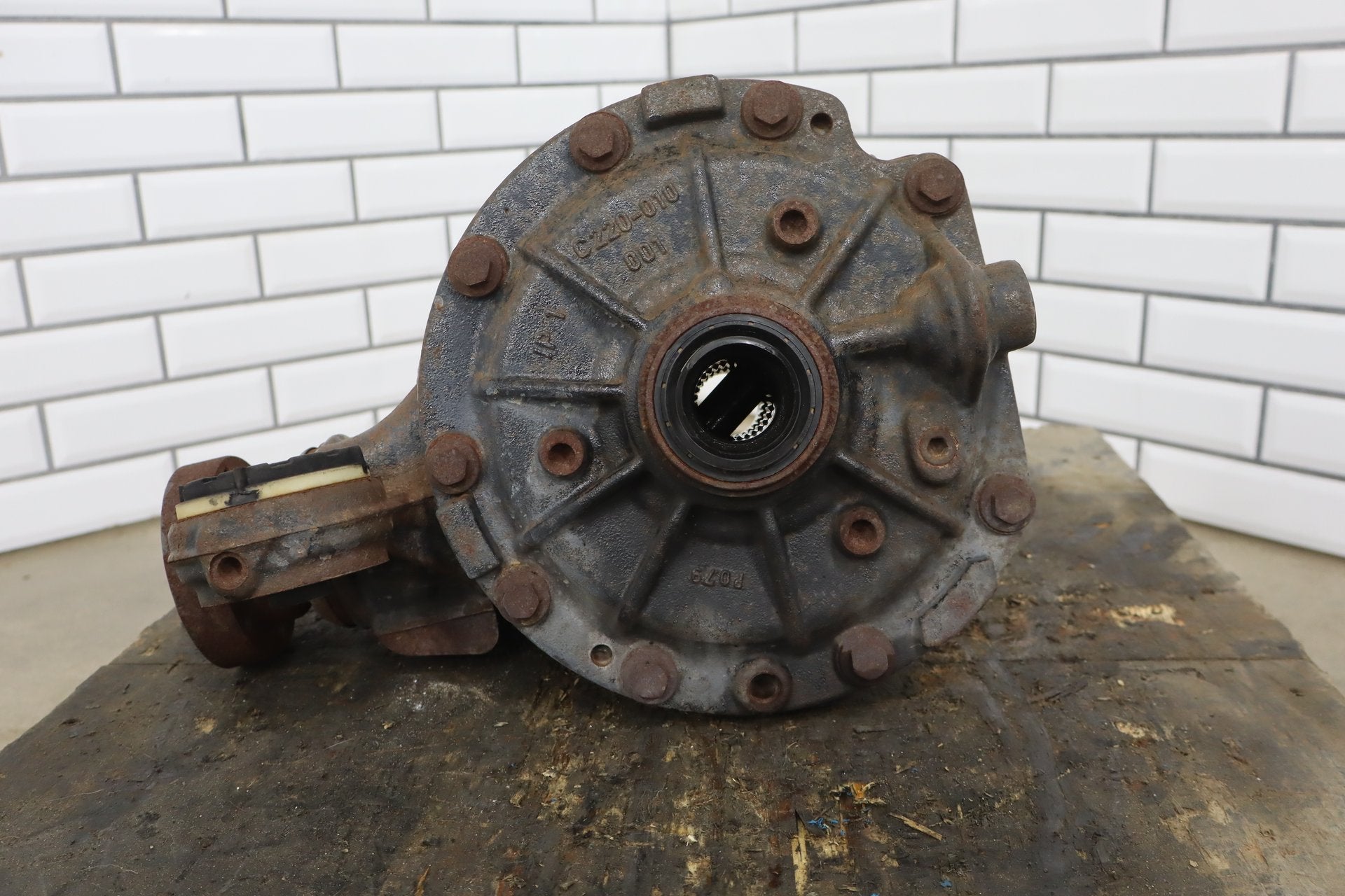 2010-2013 Jaguar XJ Rear Differential Carrier Assembly OEM 3.31 Ratio