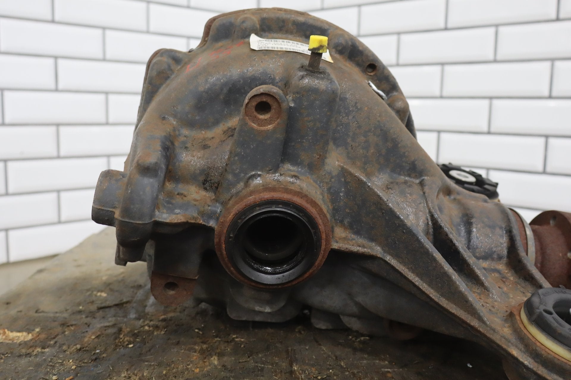 2010-2013 Jaguar XJ Rear Differential Carrier Assembly OEM 3.31 Ratio