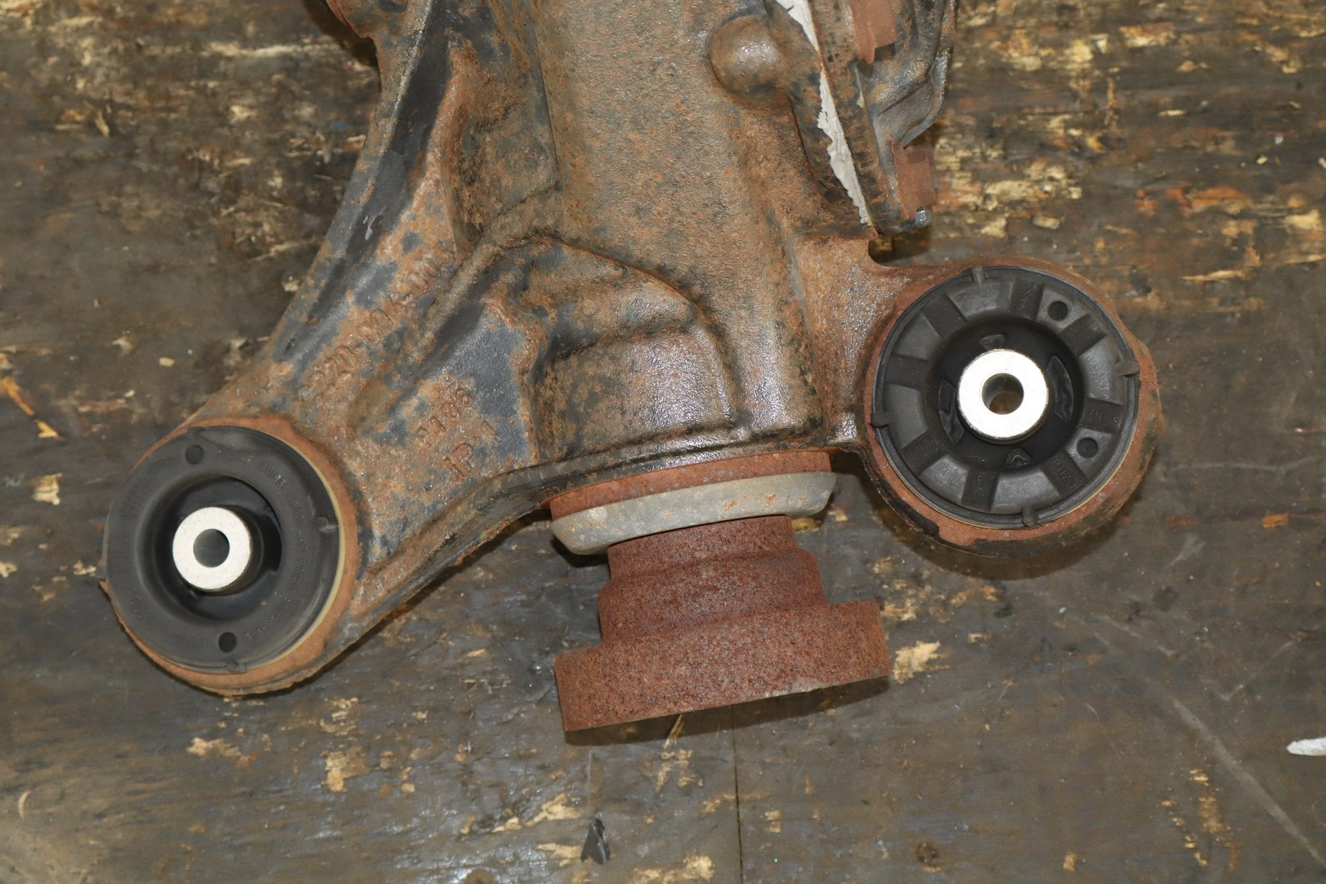 2010-2013 Jaguar XJ Rear Differential Carrier Assembly OEM 3.31 Ratio