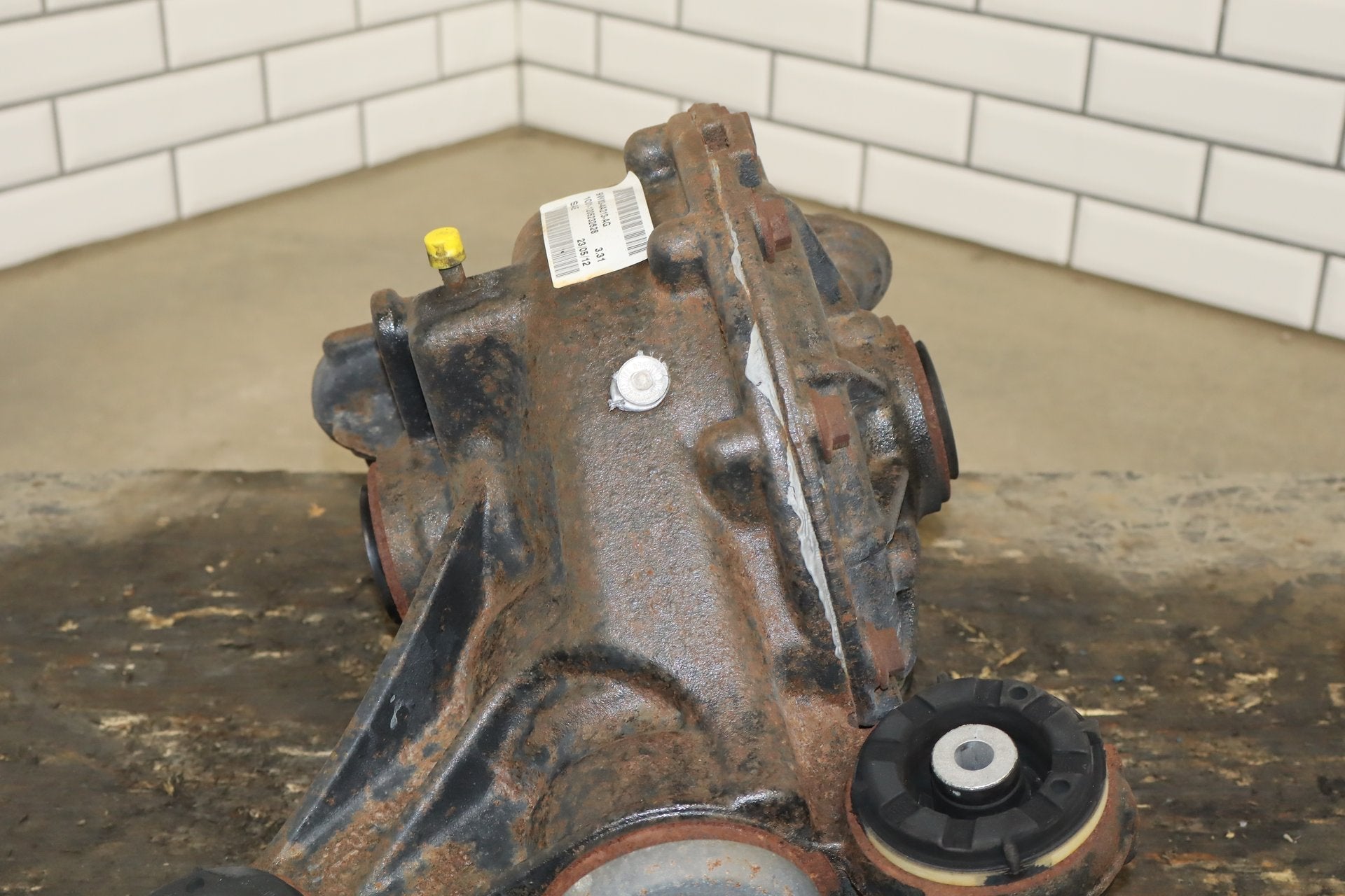 2010-2013 Jaguar XJ Rear Differential Carrier Assembly OEM 3.31 Ratio