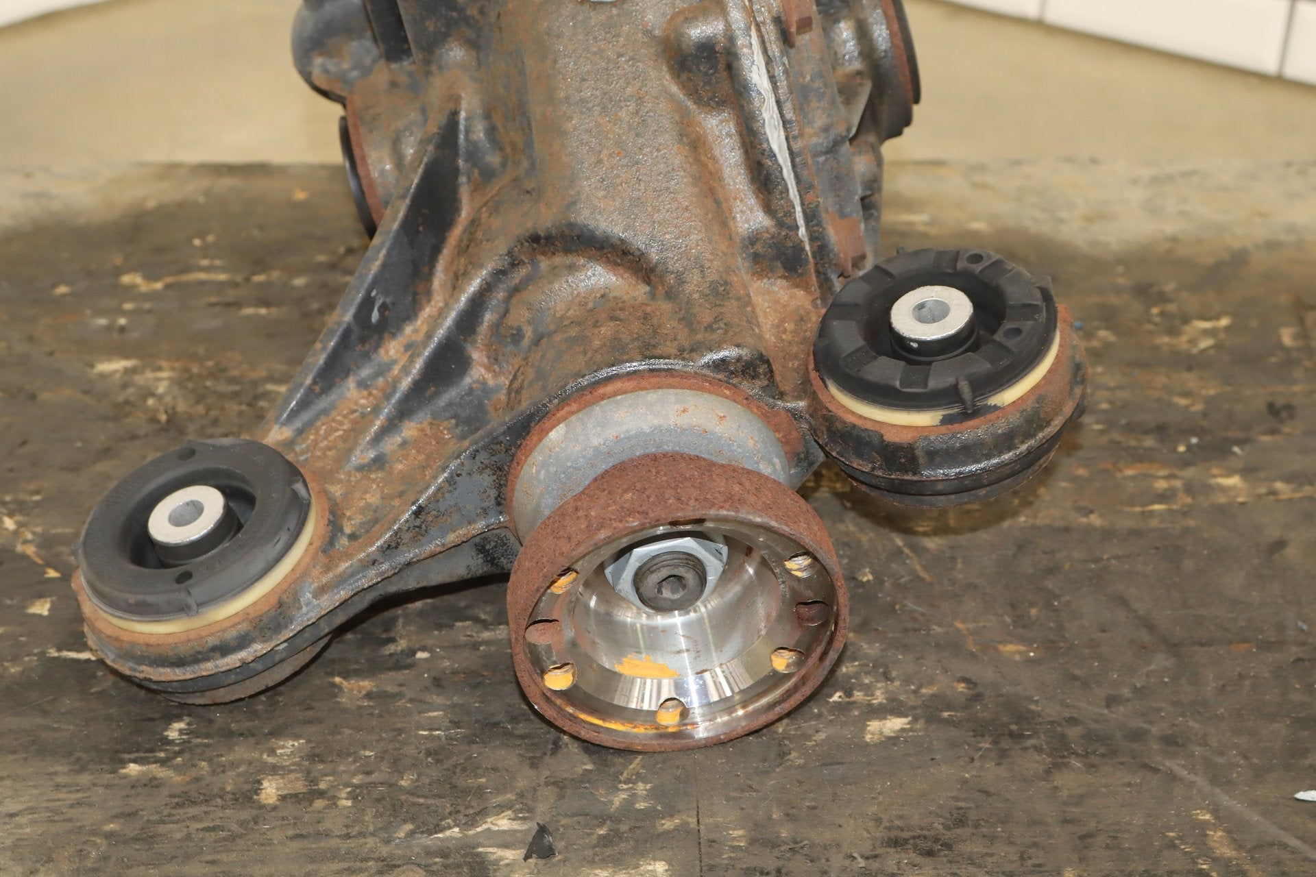 2010-2013 Jaguar XJ Rear Differential Carrier Assembly OEM 3.31 Ratio