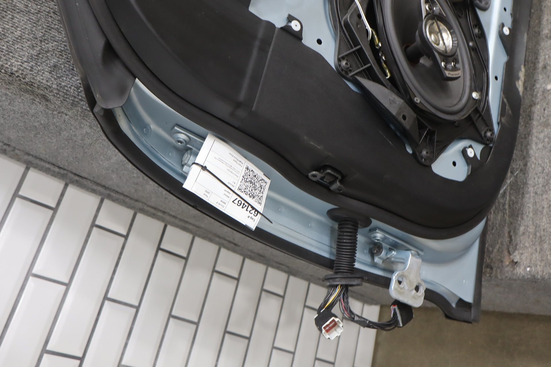 2010-2013 Jaguar XJ Right Front Door Rhodium Silver RDSL