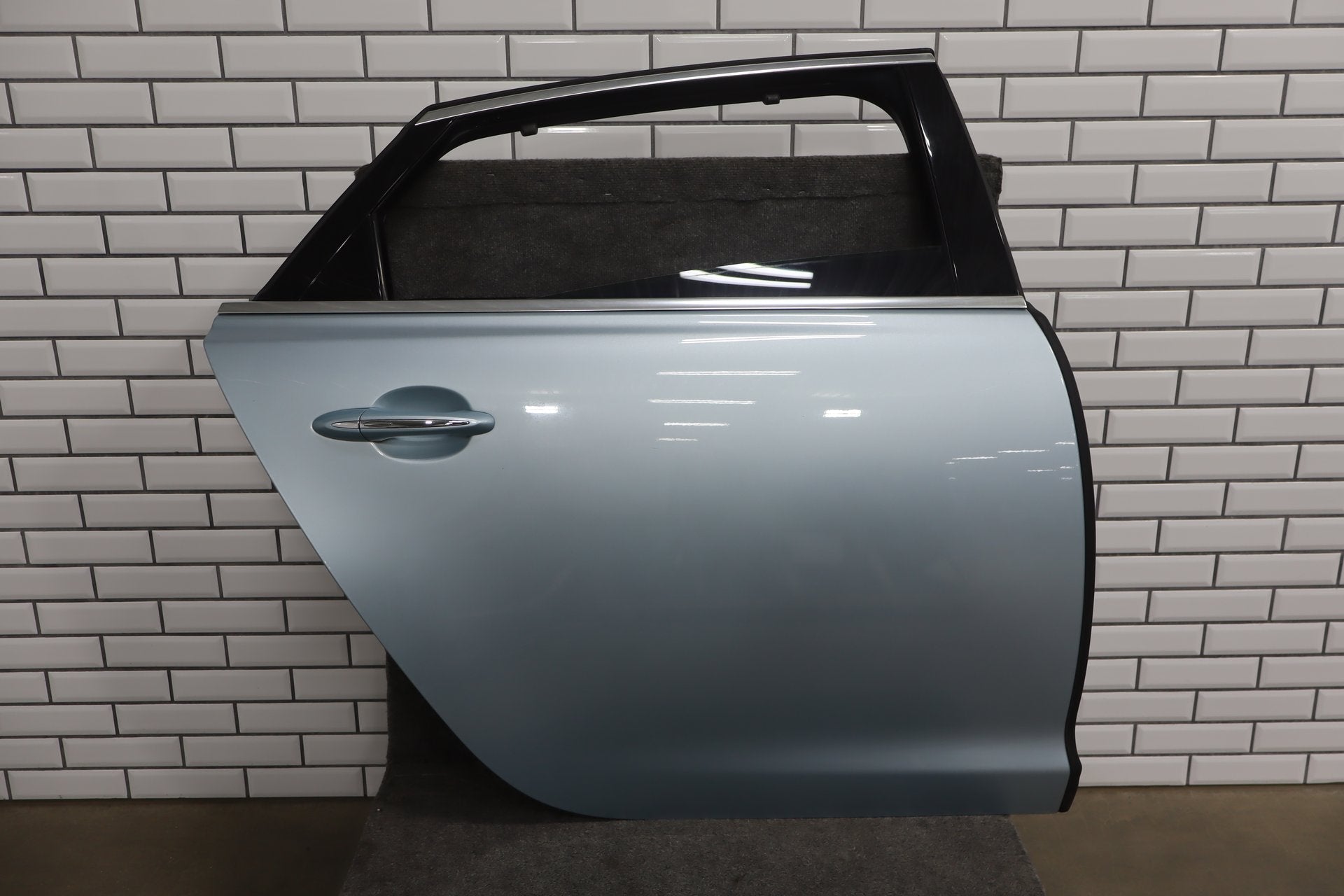 2010-2013 Jaguar XJ Right Rear Door Rhodium Silver ( RDSL )