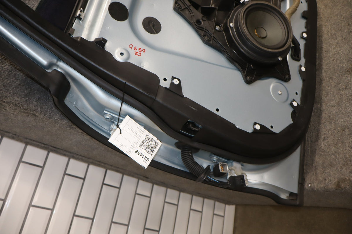2010-2013 Jaguar XJ Right Rear Door Rhodium Silver ( RDSL )