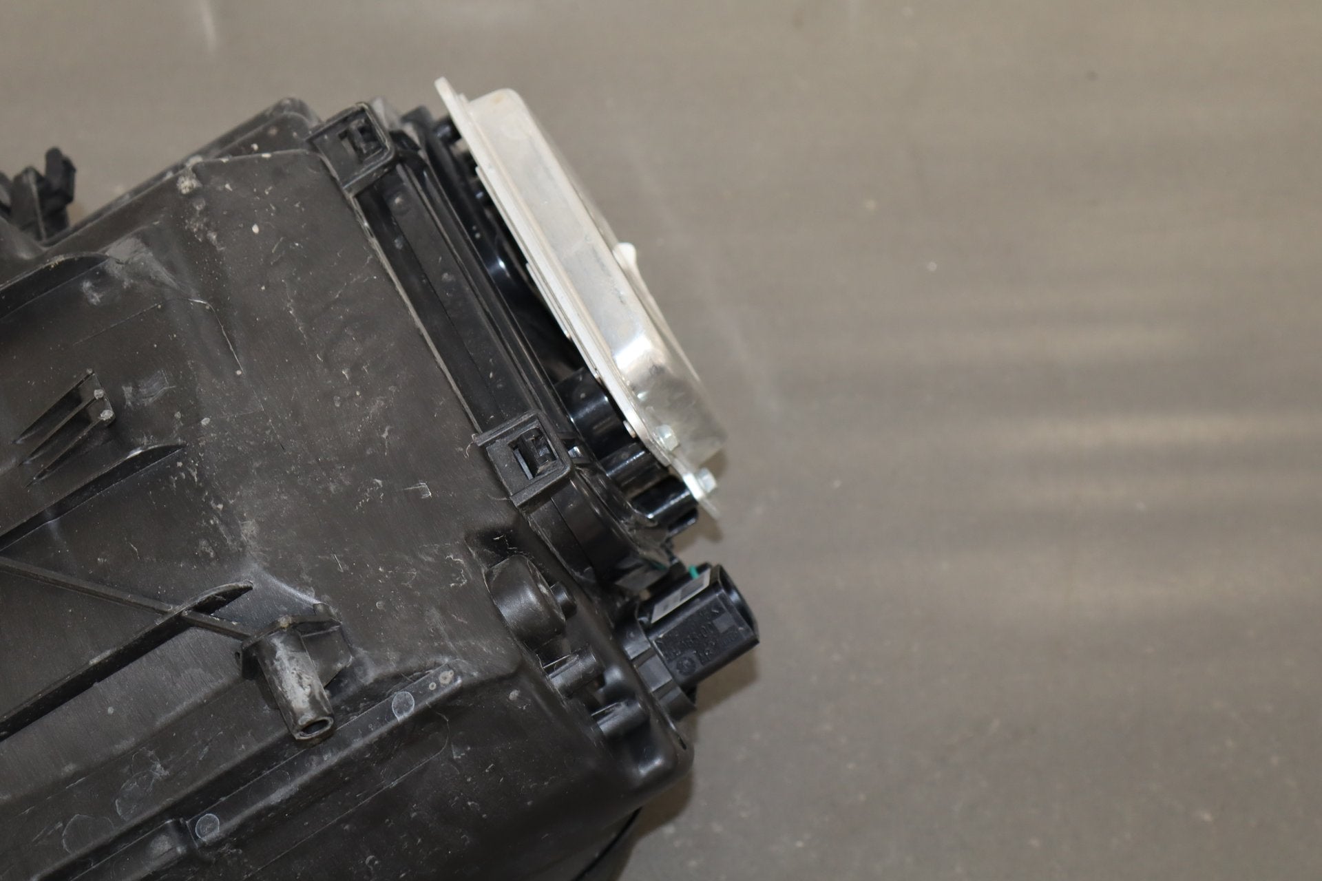 2010-2013 Porsche Panamera Passenger Right XENON HID Headlamp OEM