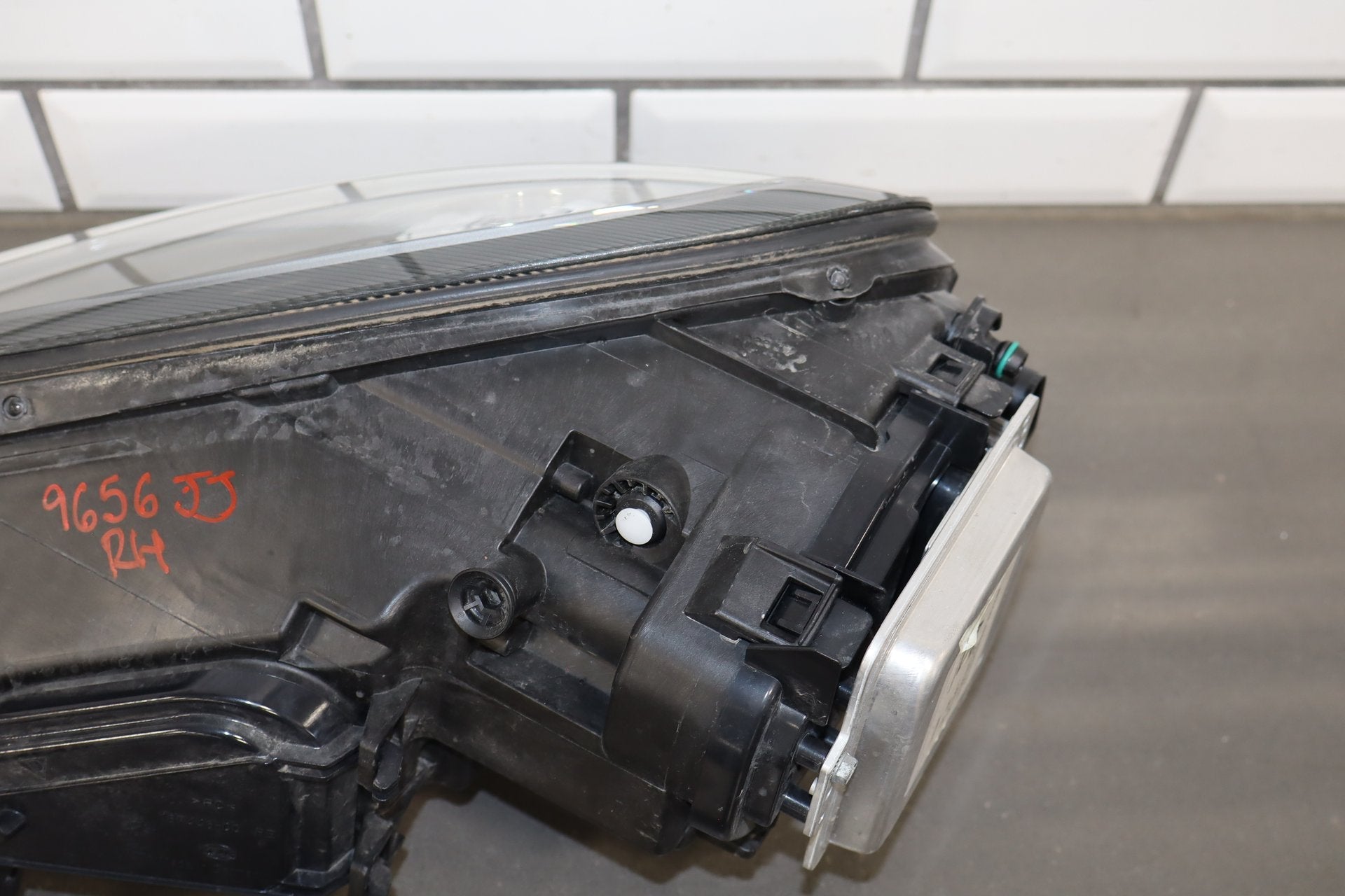 2010-2013 Porsche Panamera Passenger Right XENON HID Headlamp OEM