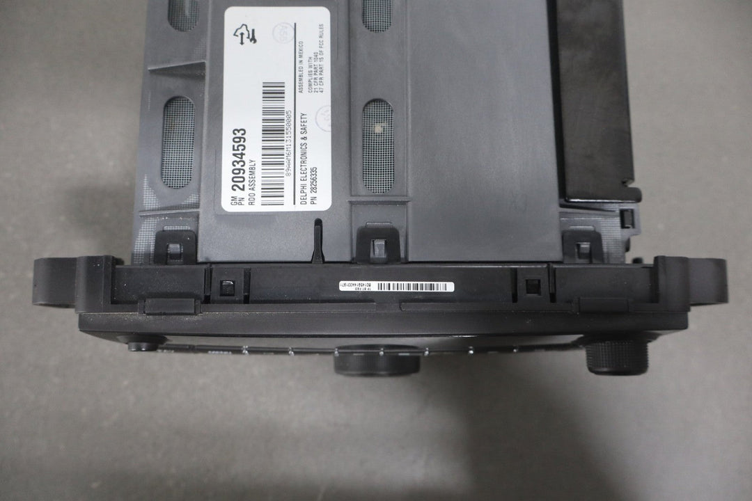 2010 - 2014 Chevrolet Suburban Radio 20968152 OEM Tested AM FM CD MP3