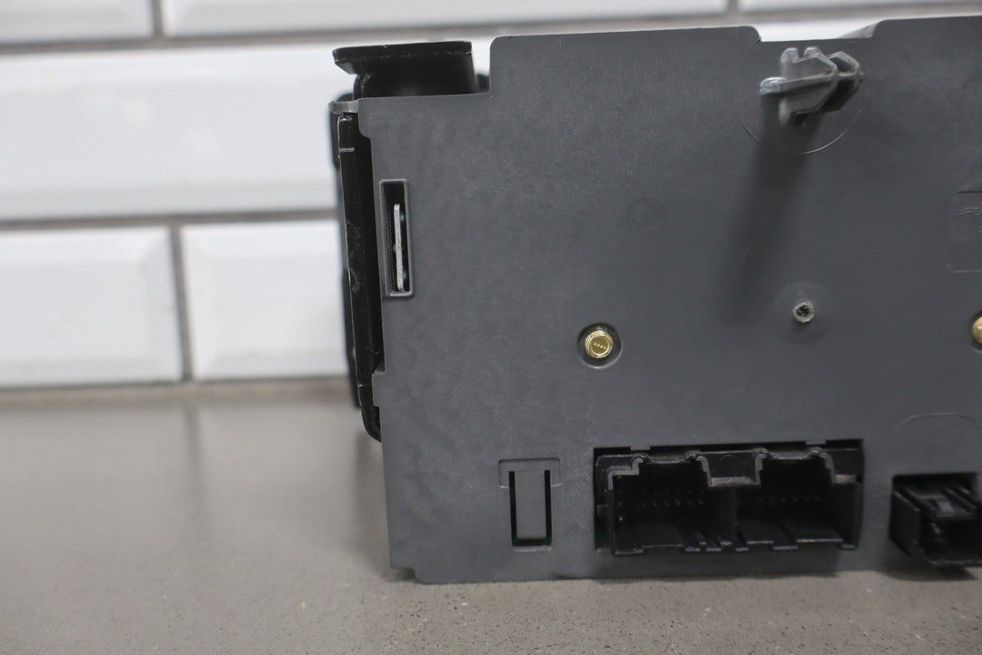 2010 - 2014 Chevrolet Suburban Radio 20968152 OEM Tested AM FM CD MP3