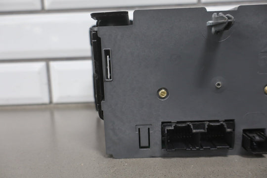 2010 - 2014 Chevrolet Suburban Radio 20968152 OEM Tested AM FM CD MP3