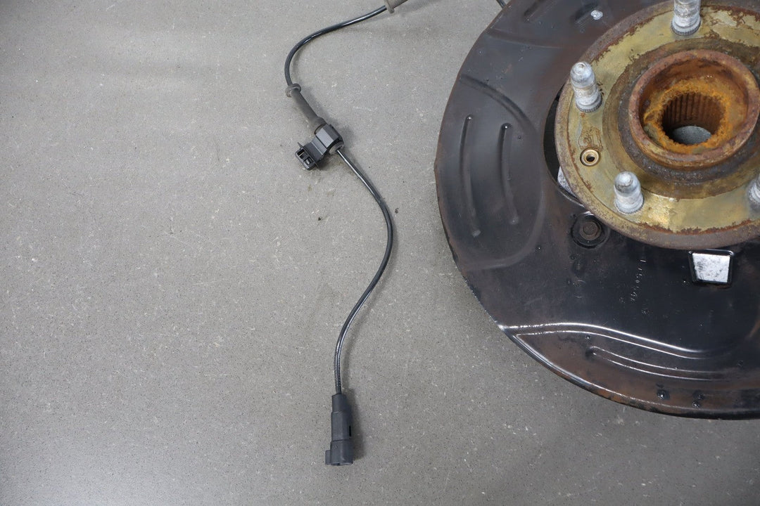 2010 - 2015 Chevrolet Camaro SS Left Front Spindle 92233625
