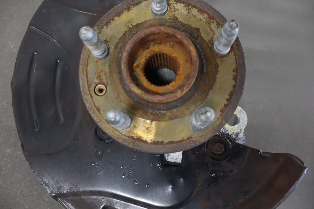 2010 - 2015 Chevrolet Camaro SS Left Front Spindle 92233625