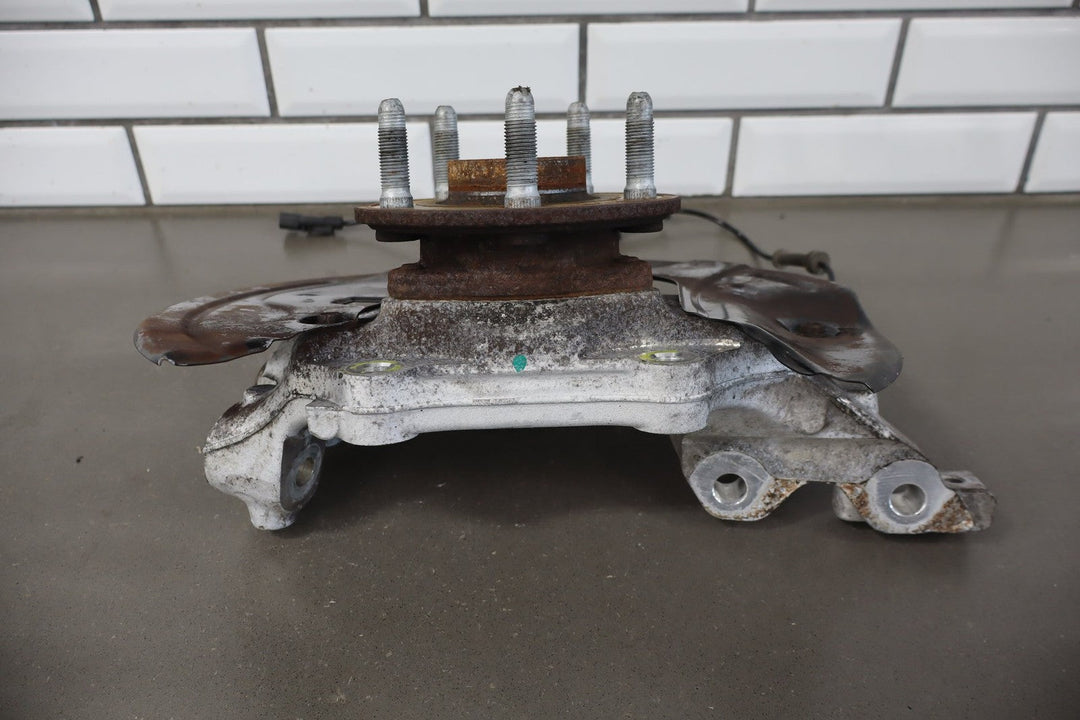 2010 - 2015 Chevrolet Camaro SS Left Front Spindle 92233625