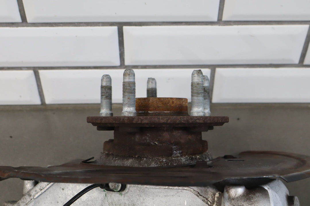2010 - 2015 Chevrolet Camaro SS Left Front Spindle 92233625