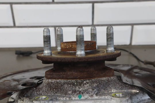 2010 - 2015 Chevrolet Camaro SS Left Front Spindle 92233625