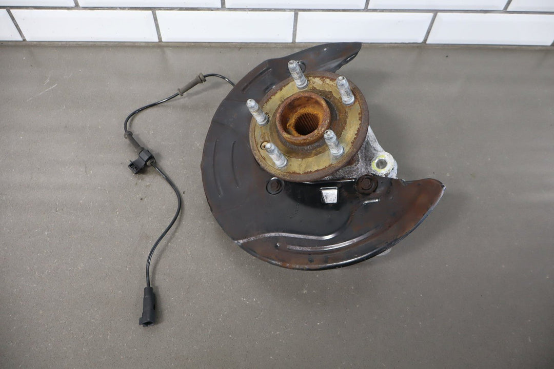 2010 - 2015 Chevrolet Camaro SS Left Front Spindle 92233625