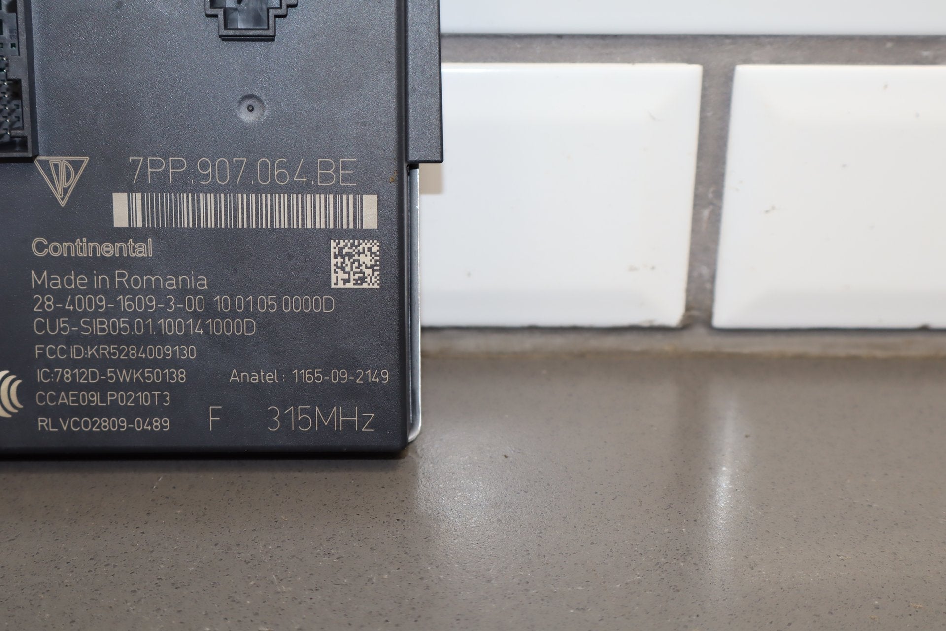 2010-2016 Porsche Panamera Body Control Module 7pp907064be OEM
