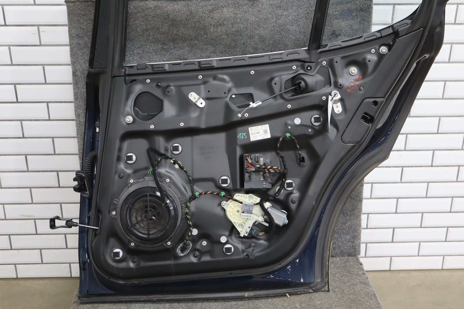 2010-2016 Porsche Panamera Right Rear Door Dark Blue Metallic ( N4 )