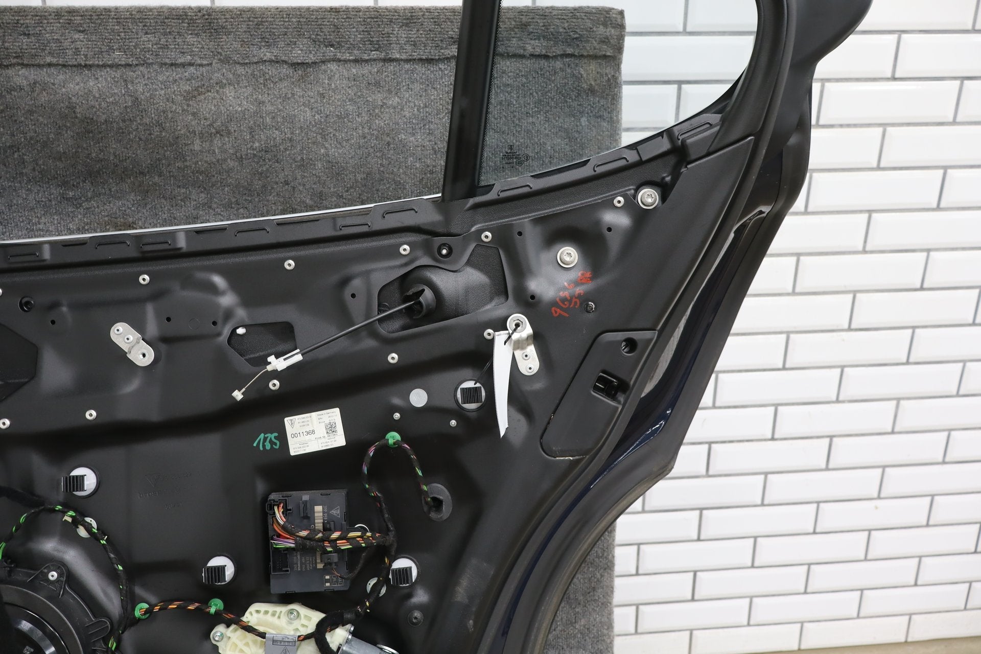 2010-2016 Porsche Panamera Right Rear Door Dark Blue Metallic ( N4 )