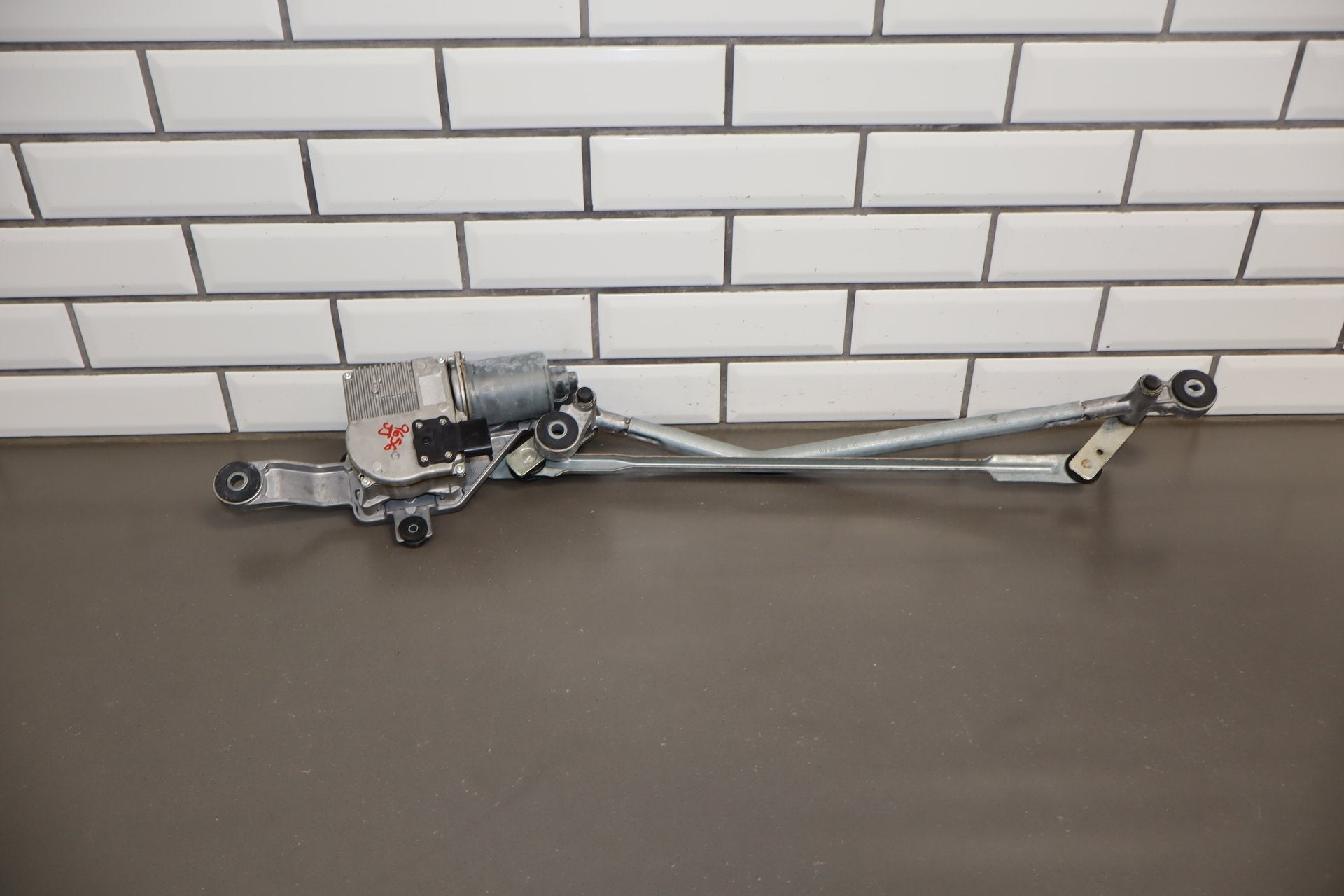2010-2016 Porsche Panamera Windshield Wiper Front Wiper Motor OEM