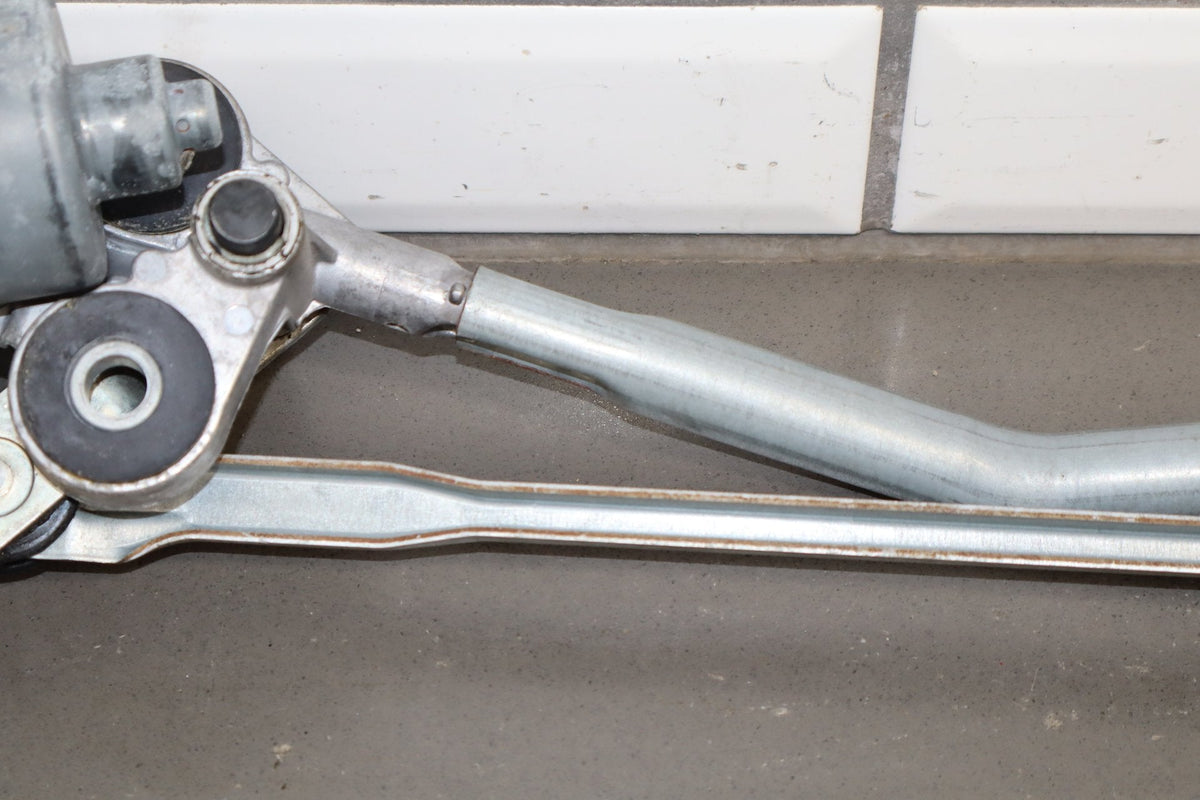 2010-2016 Porsche Panamera Windshield Wiper Front Wiper Motor OEM