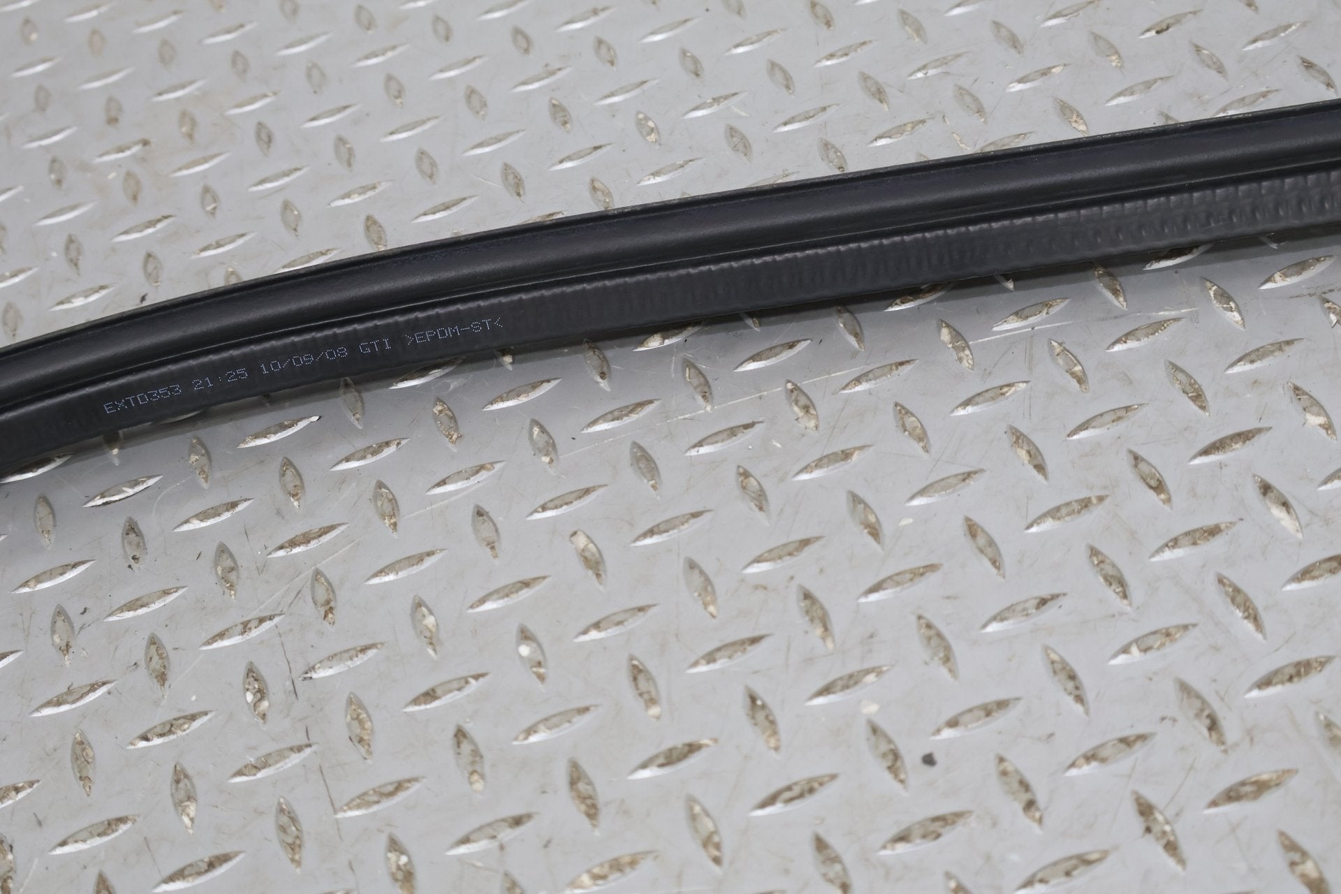 2010 Aston Martin V8 Vantage OEM Convertible Boot Cover Weather Stripping Seal
