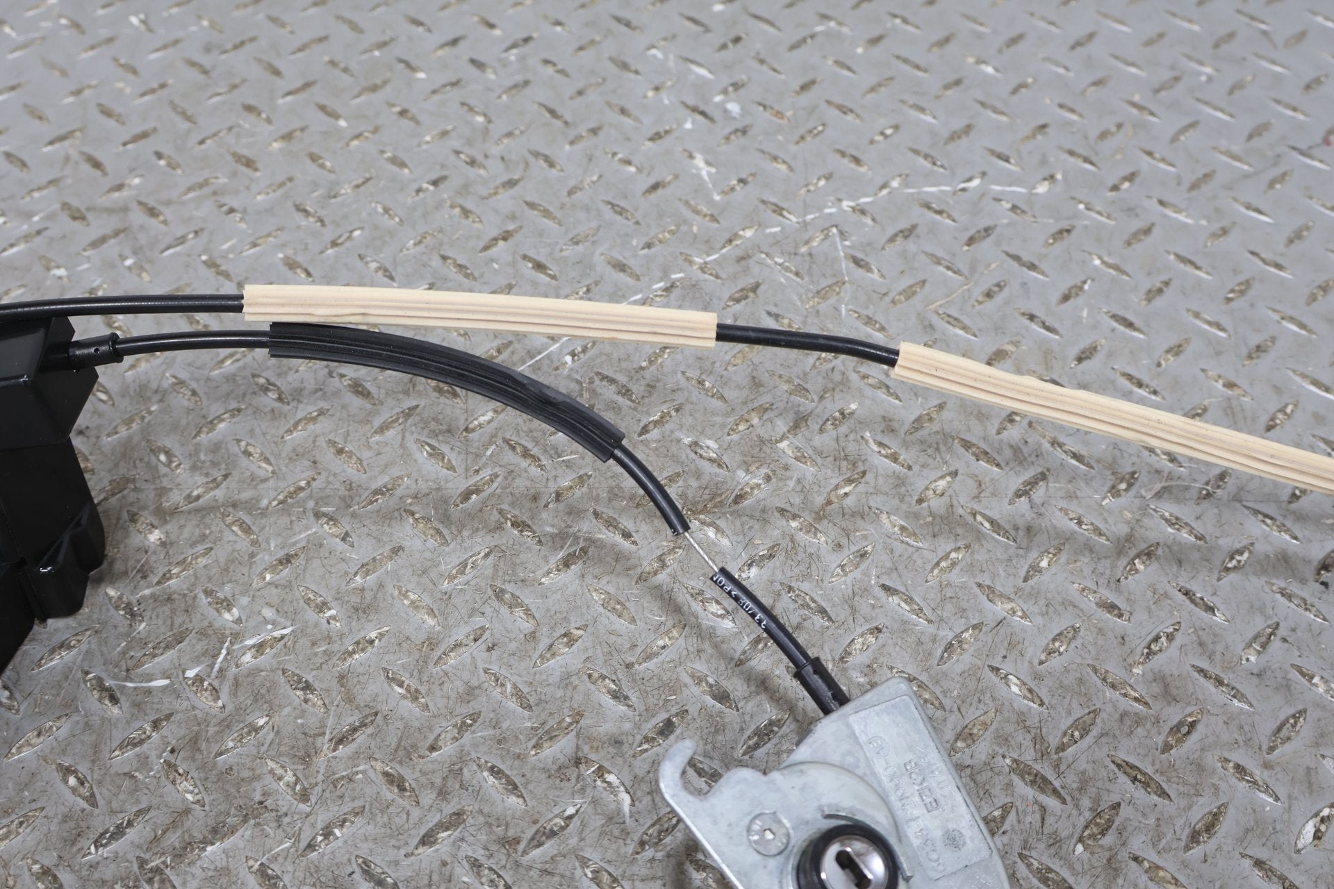 2010 ASTON- Right Front Door Latch