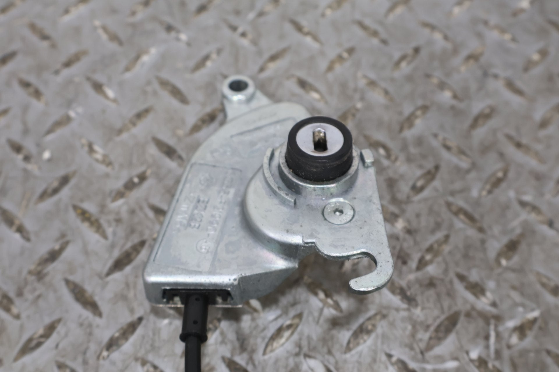 2010 ASTON- Right Front Door Latch