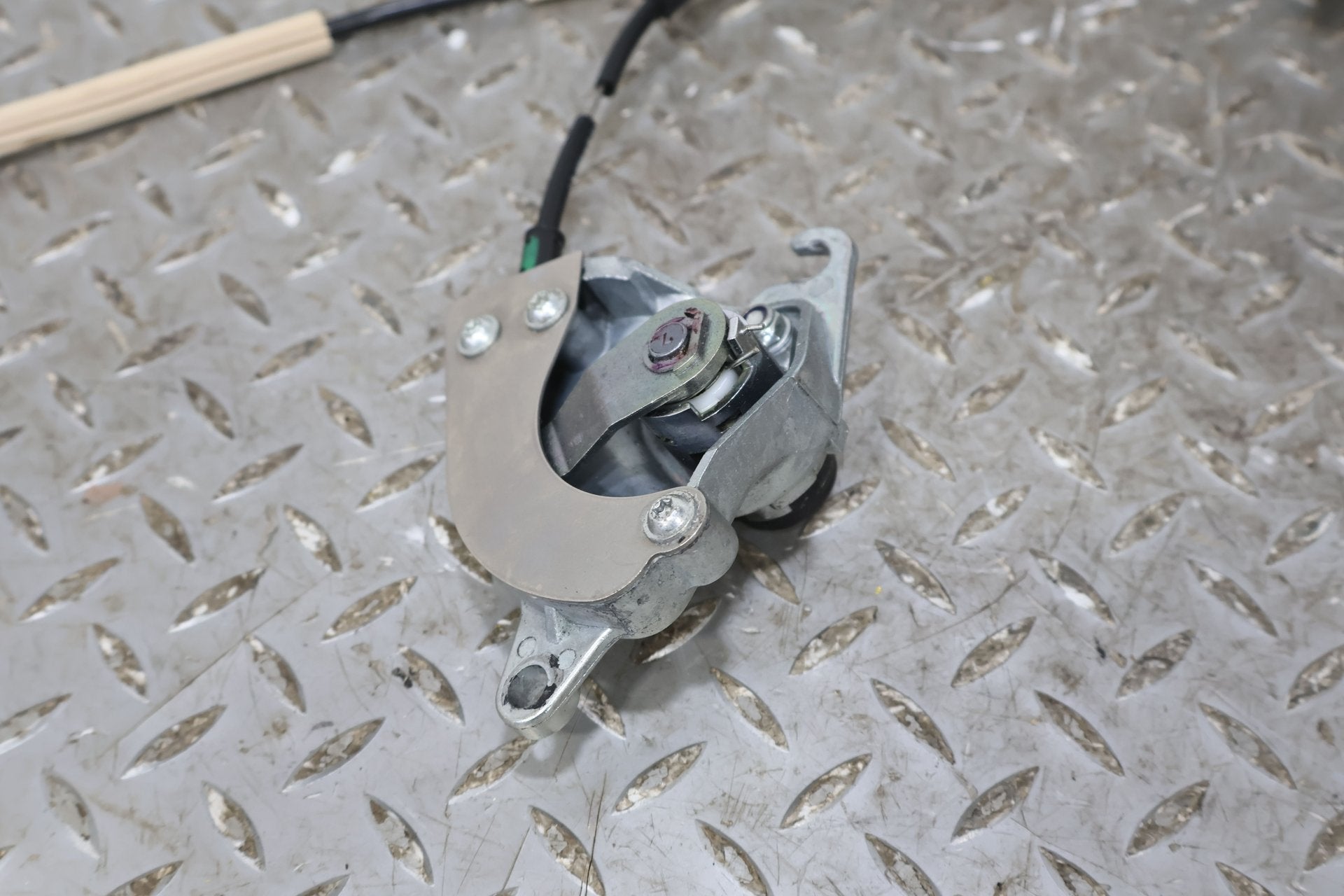 2010 ASTON- Right Front Door Latch
