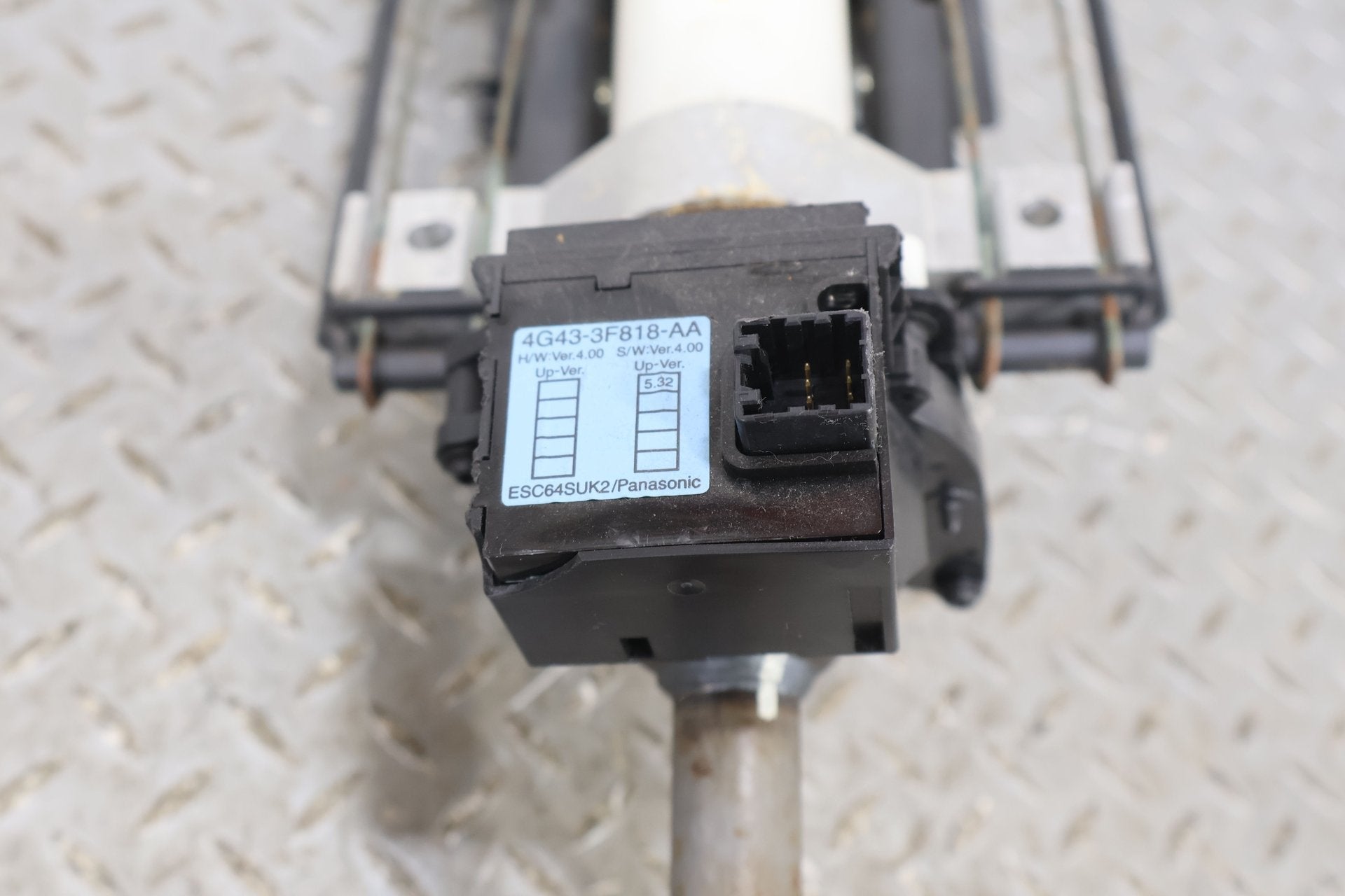 2010 ASTON- Steering Column