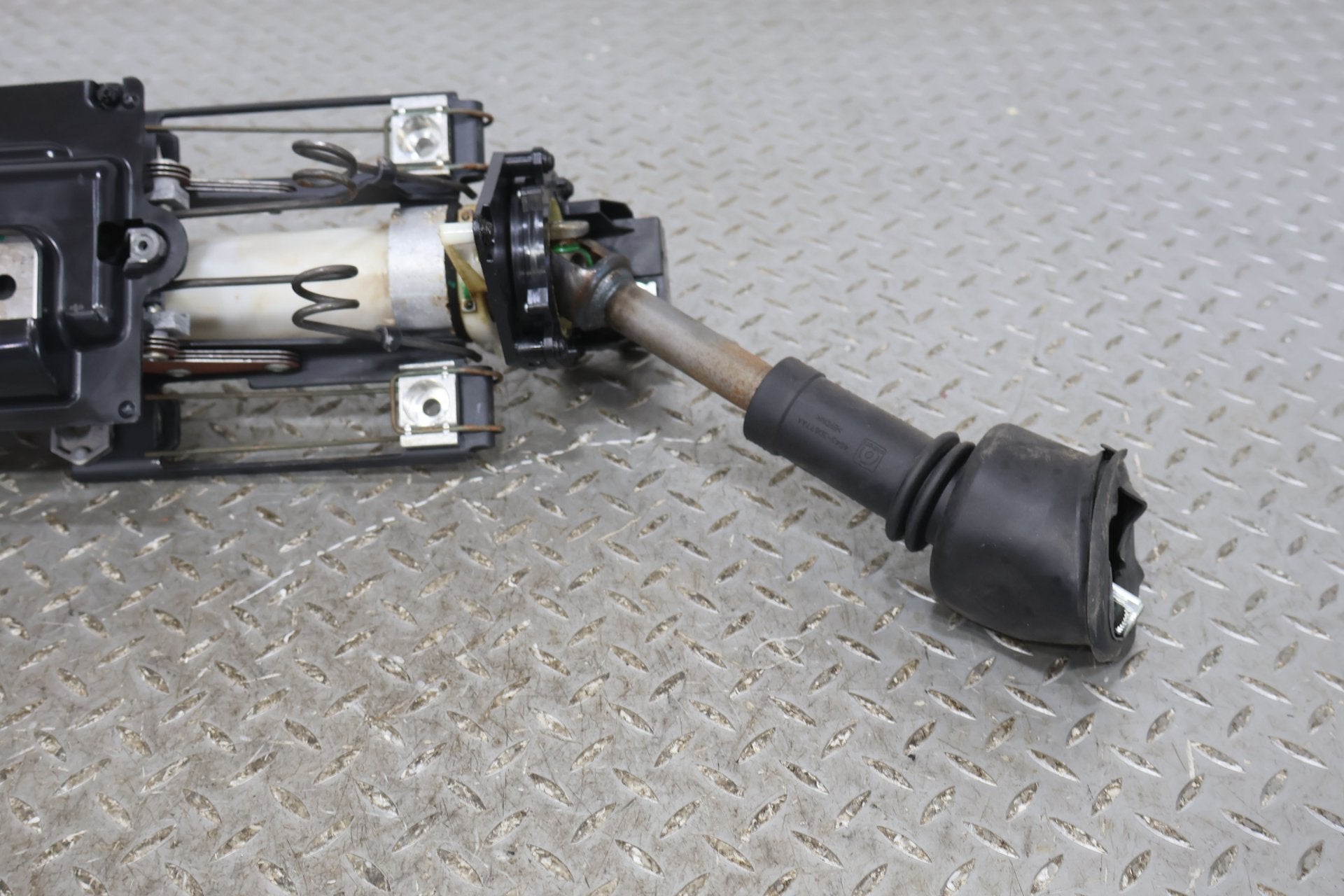 2010 ASTON- Steering Column