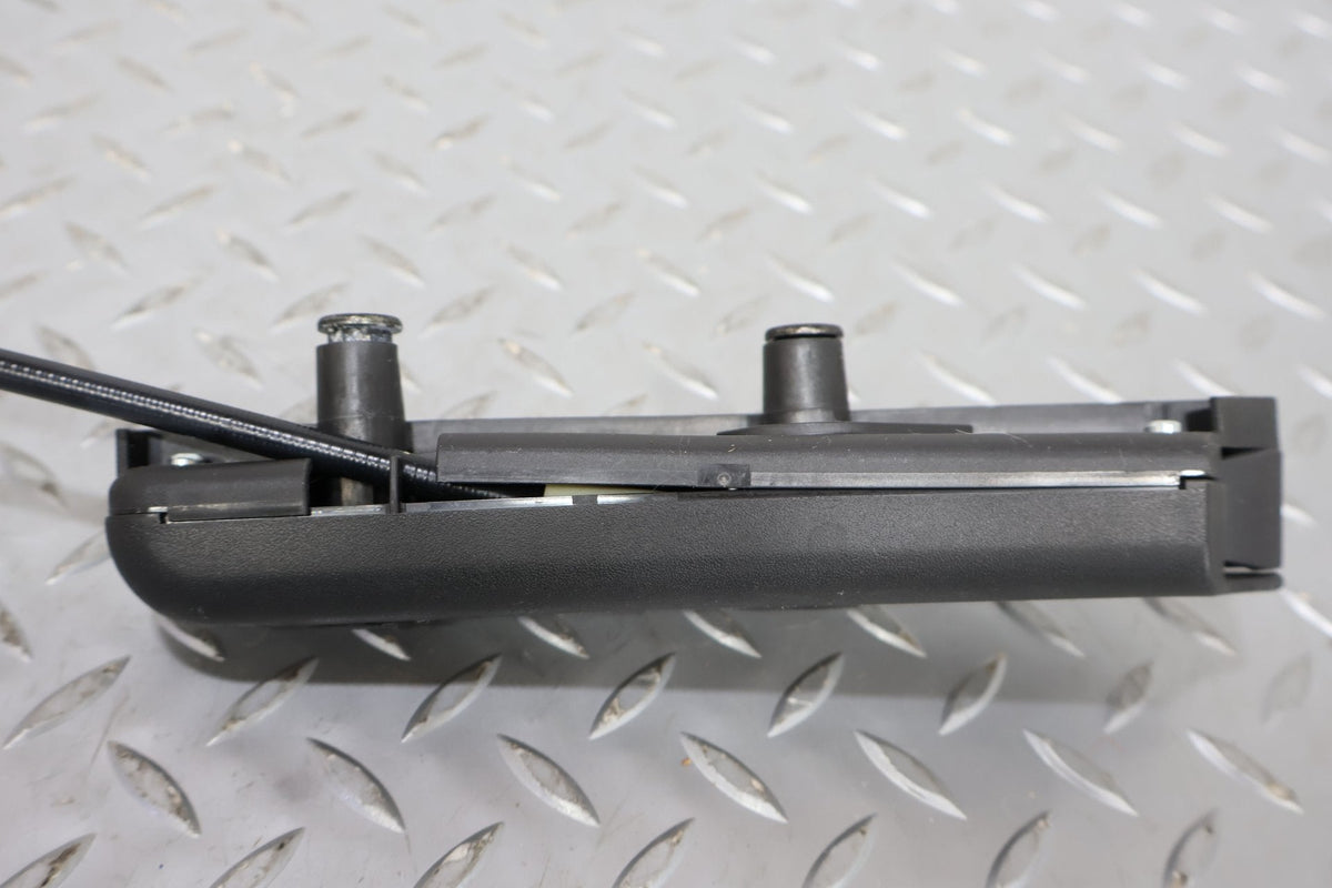2010 Chevrolet Corvette- Right Front Door Latch