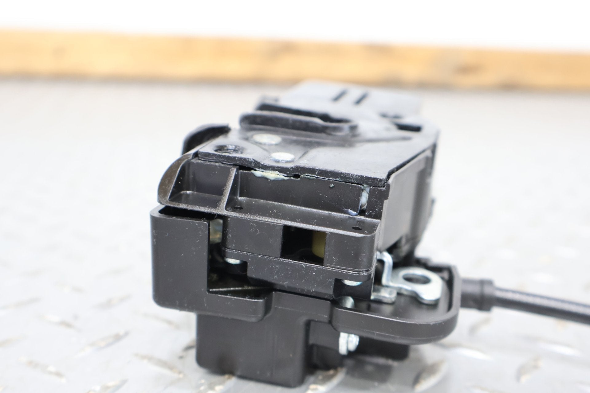 2010 Chevrolet Corvette- Right Front Door Latch