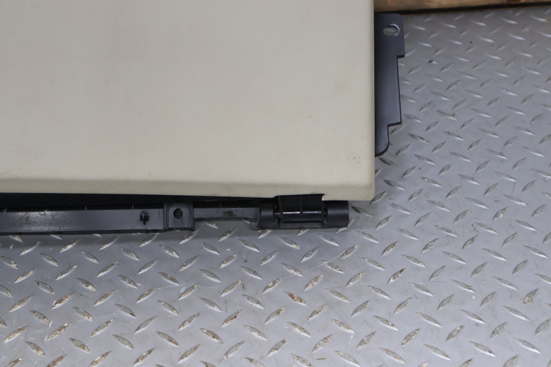 2010 Land Rover Range Rover Sport- Glove Box