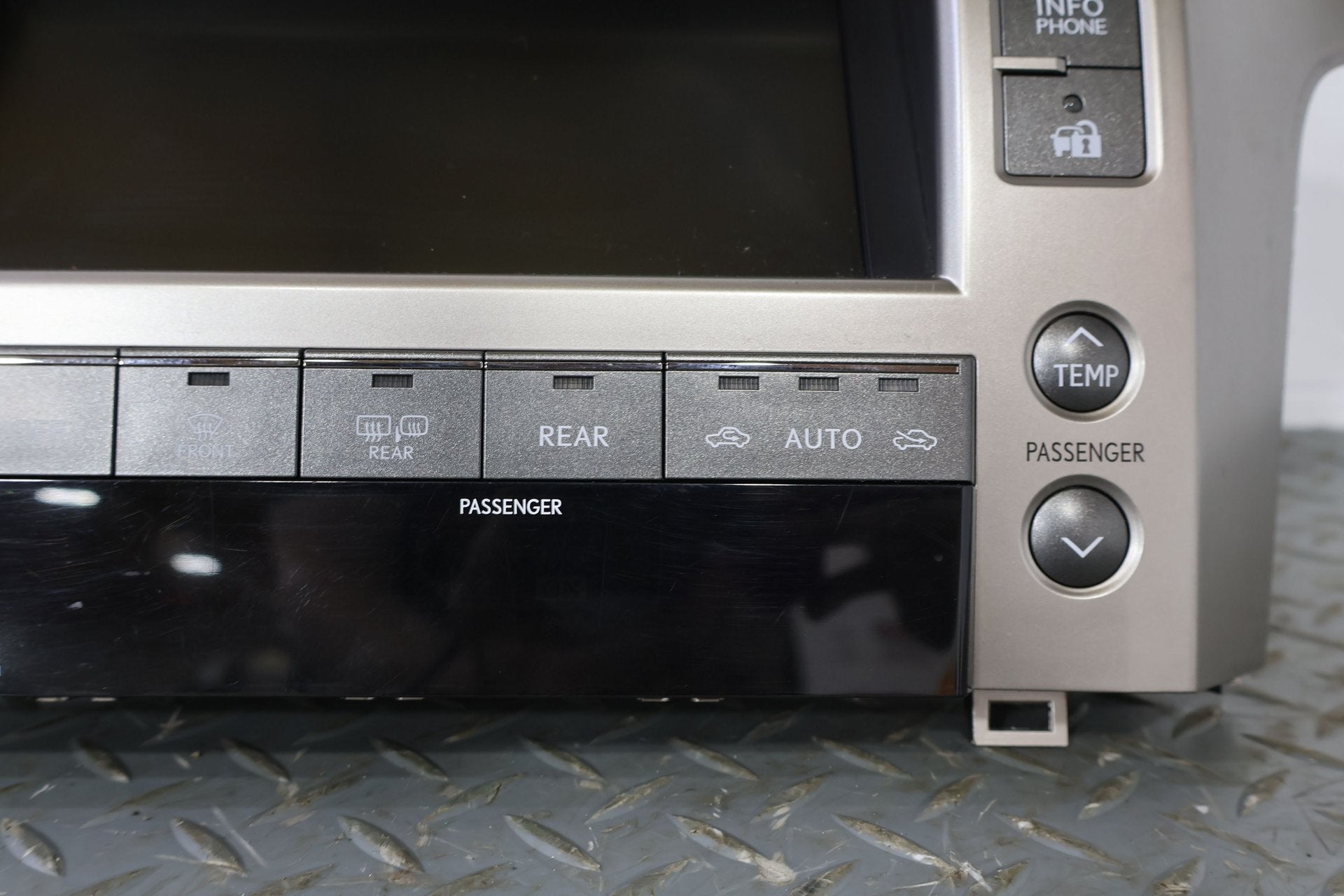 2010 Lexus GX460- Radio