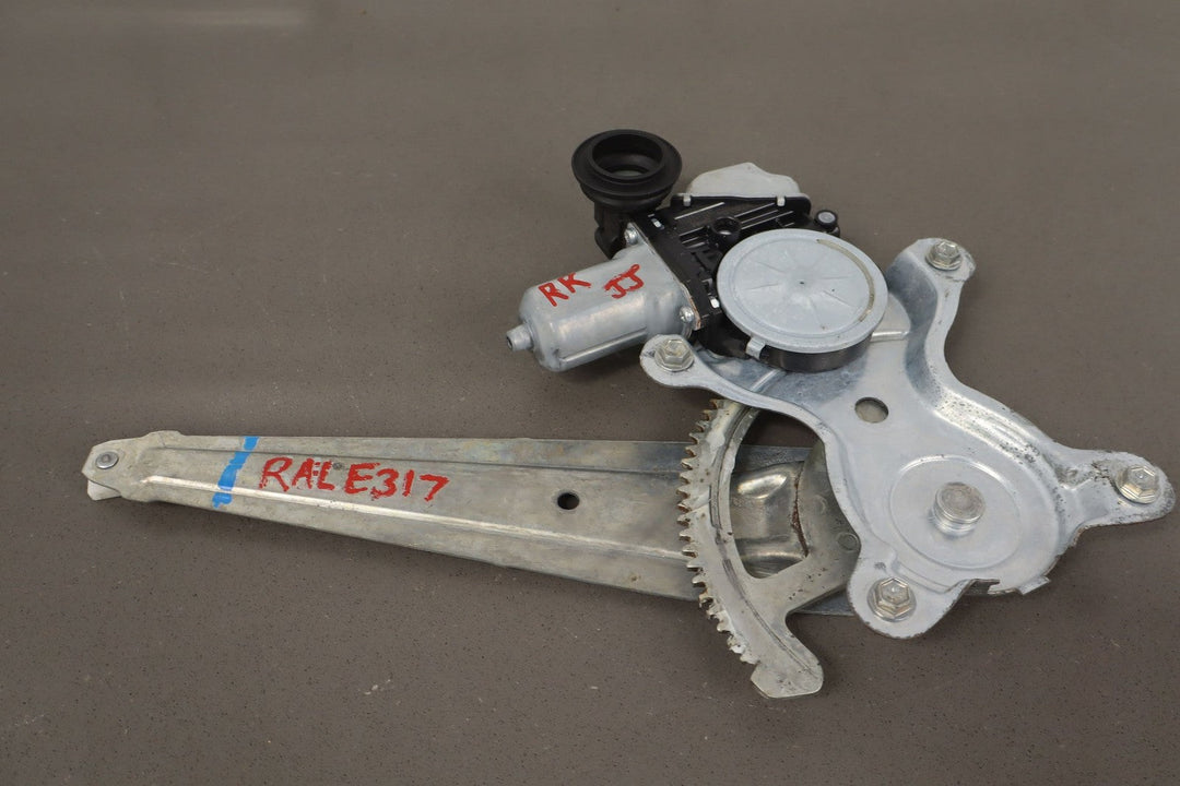 2010 Lexus GX460 - Right Rear Door Regulator