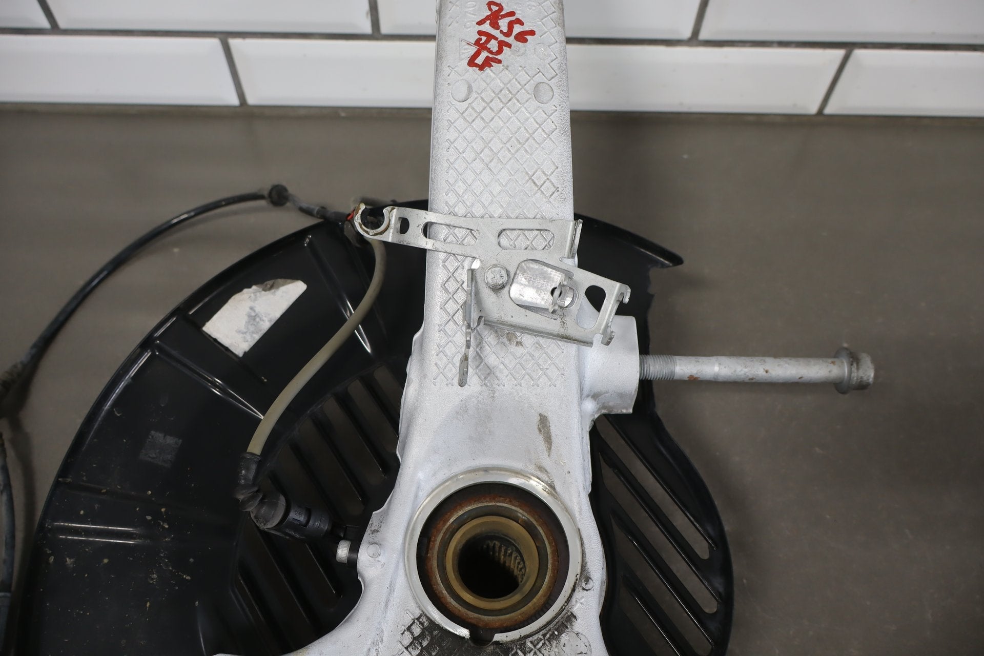 2010 Porsche Panamera 4 S Left Front Suspension Knee Control Arm Knuckle