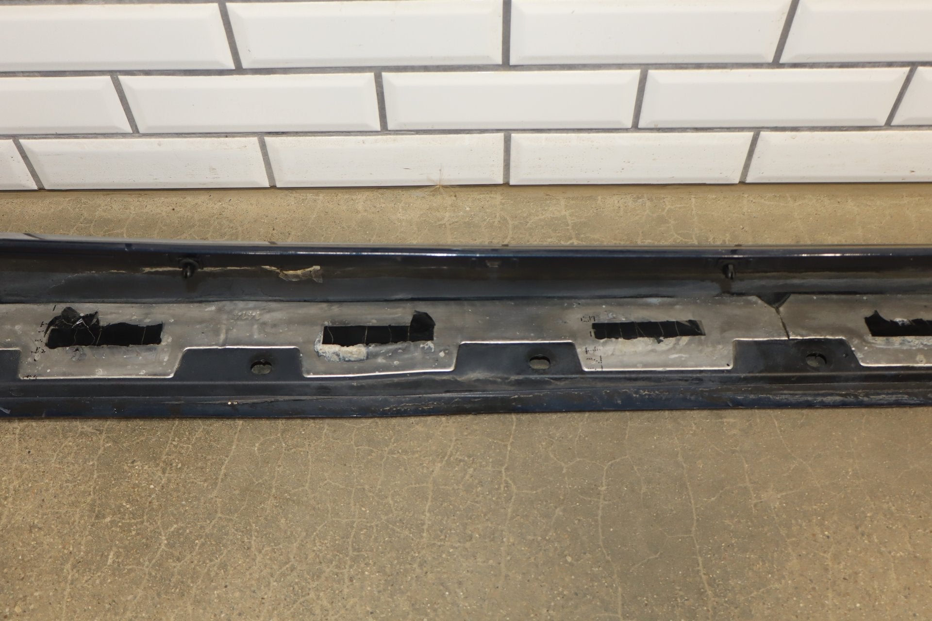 2010 Porsche Panamera 4 S Left Rocker Molding Dark Blue Metallic N4