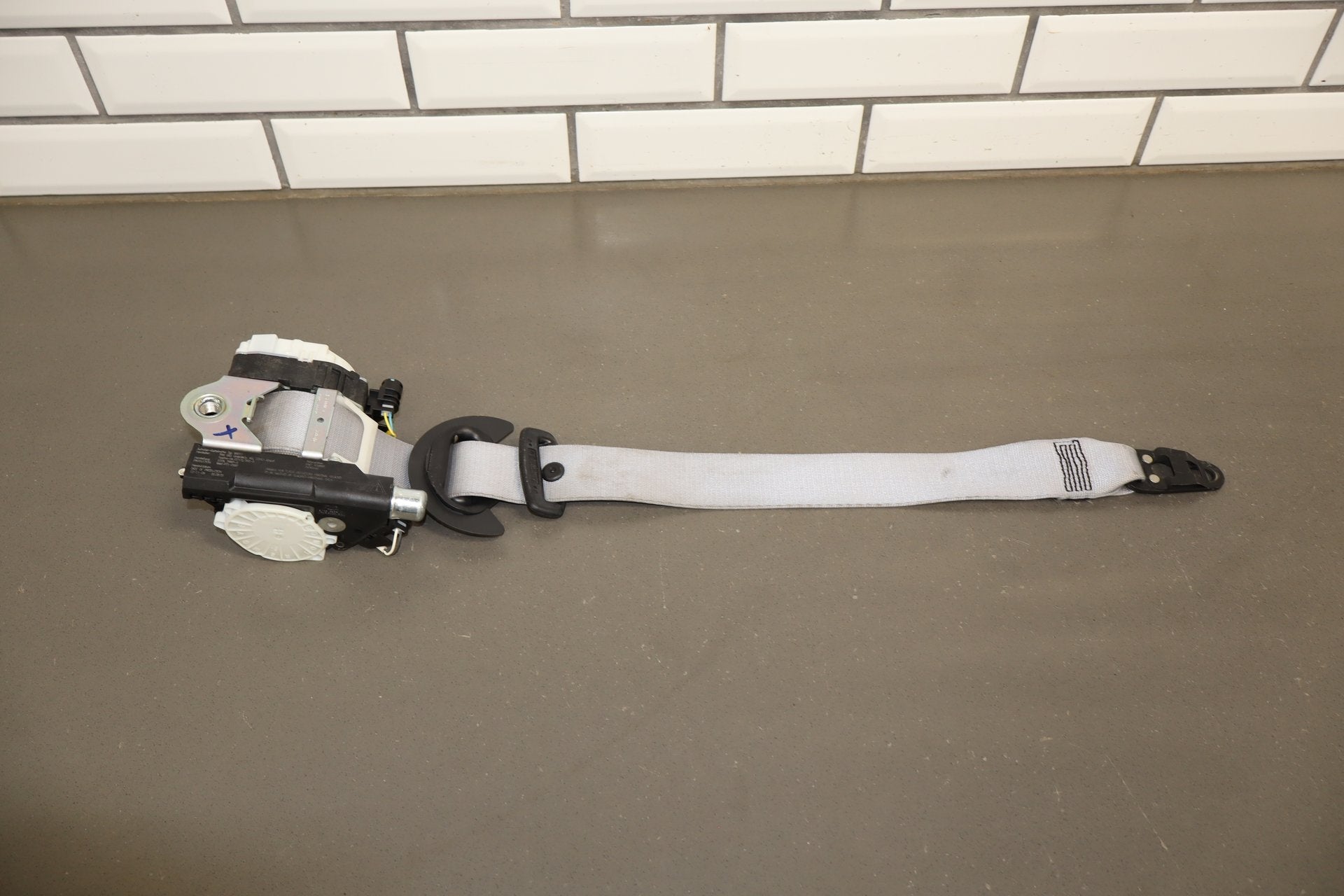 2010 Porsche Panamera 4 S Right Front Seat Belt Yachting Blue/ Cream BD