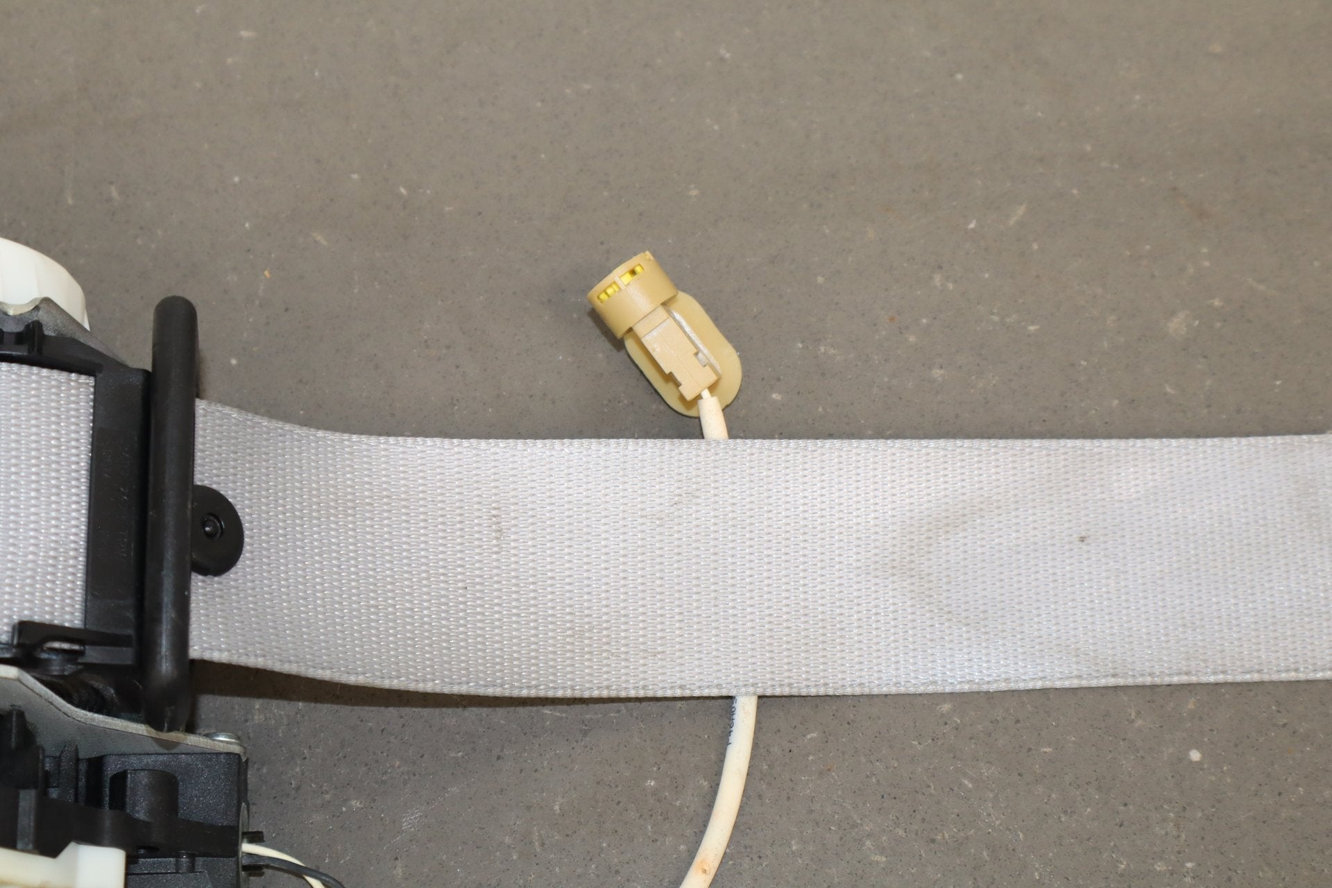 2010 Porsche Panamera 4 S Right Rear Seat belt Yachting Blue/ Cream BD