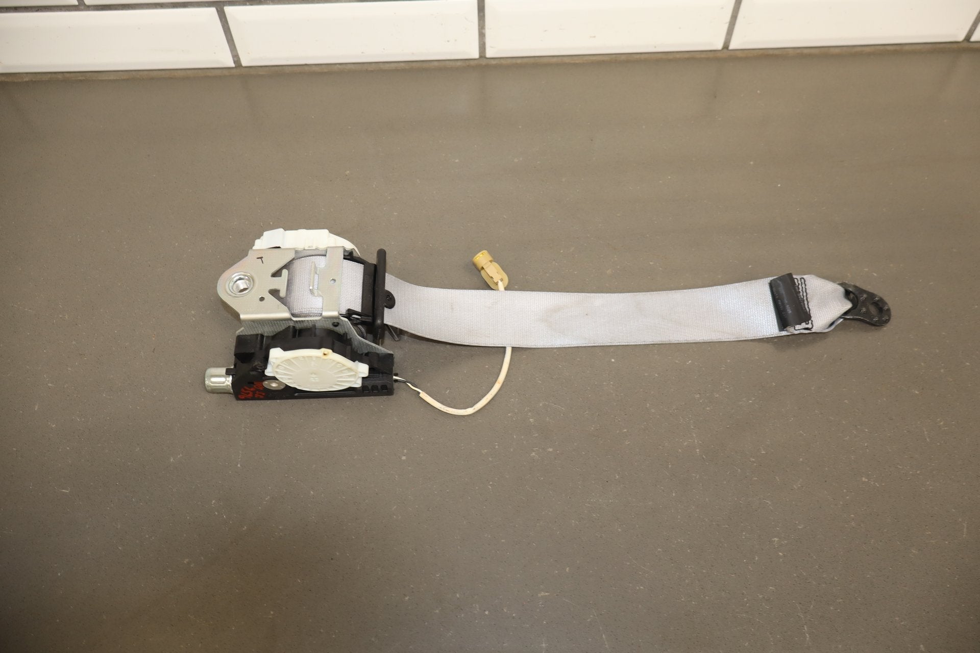 2010 Porsche Panamera 4 S Right Rear Seat belt Yachting Blue/ Cream BD
