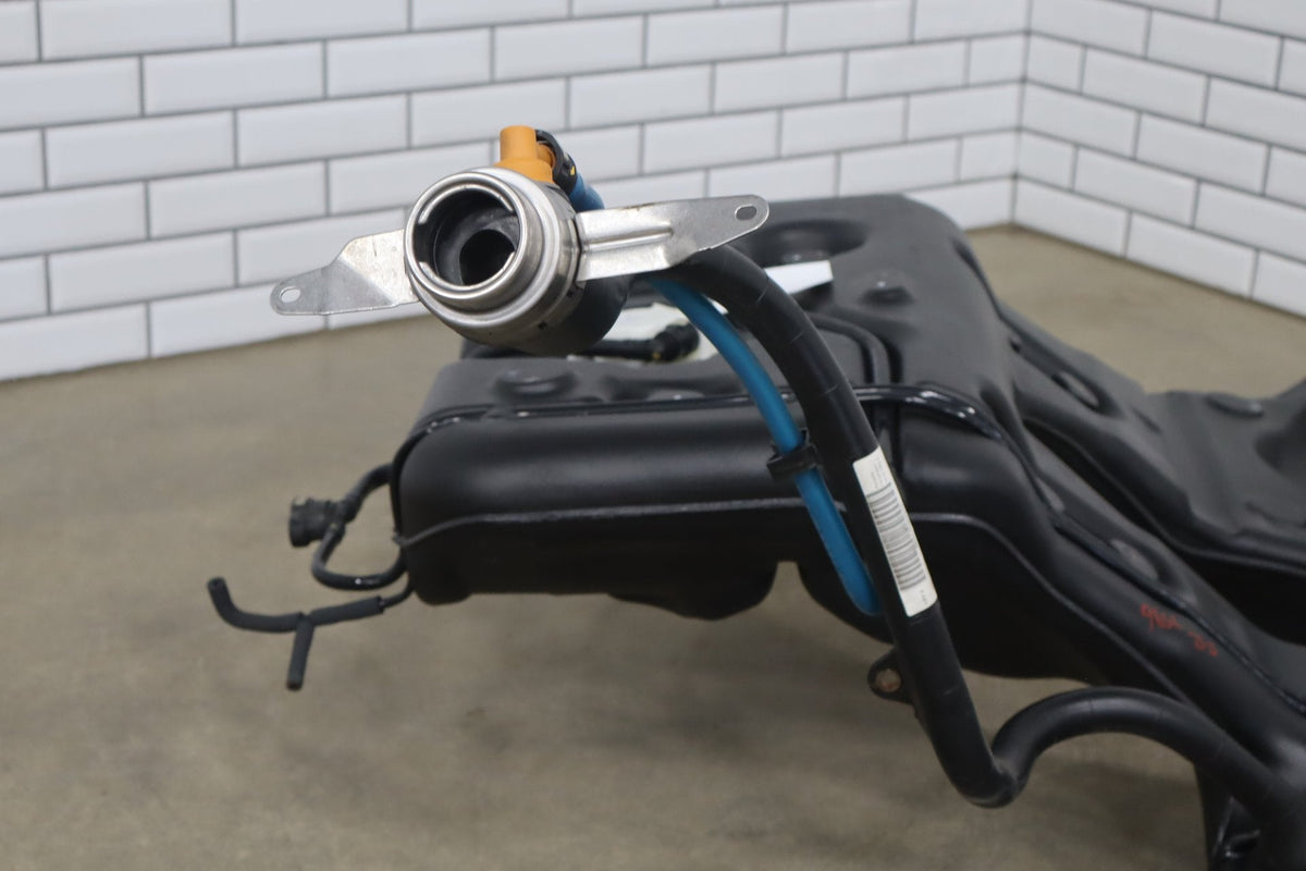 2010 Porsche Panamera 4S 970 V8 Fuel Tank Assembly with Fuel Pump OEM